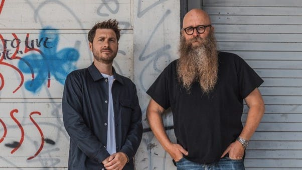 Kristoffer Eriksen og Carsten Norton kommer fremover til at udgive en ugentlig podcast, der tager rocker- bandemiljøet under lup.