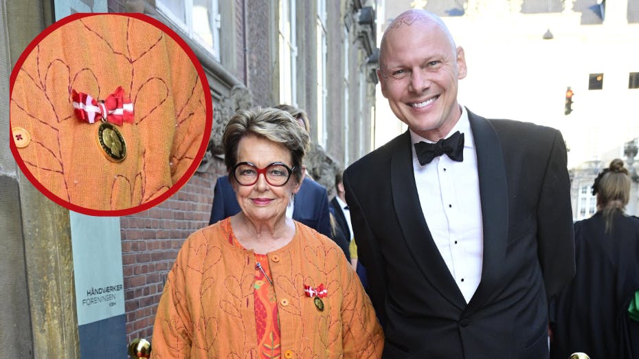 Skuespiller Ghita Nørby bar en helt særlig fortjentsmedalje, da hun onsdag aften var til premieren på "Ehrengard: Forførelsens kunst" i Moltkes Palæ i København. 