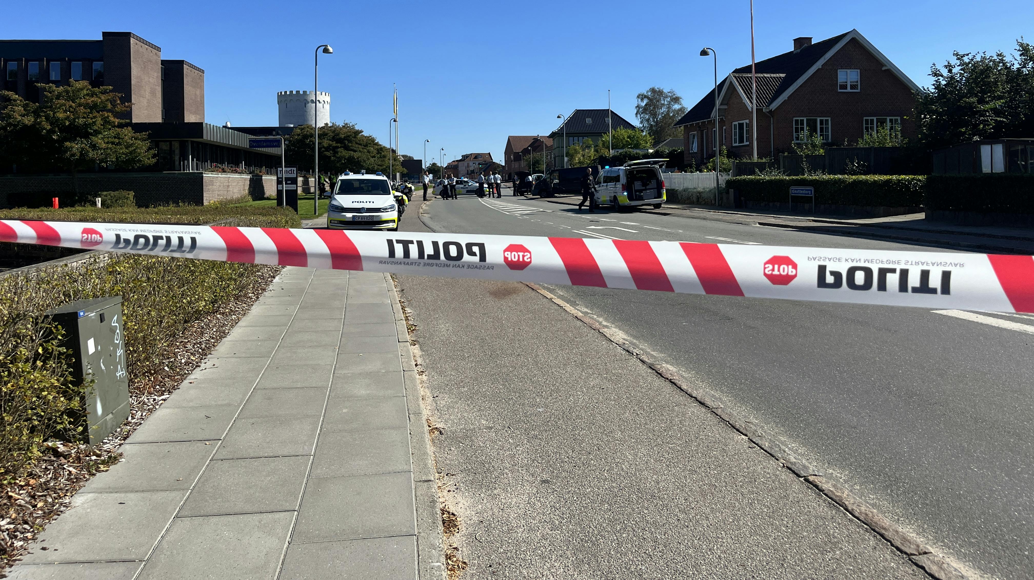 Politiet har onsdag afgivet skud mod en varevogn.