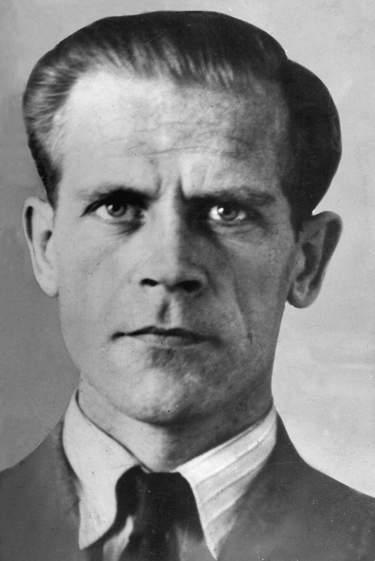 ILLUSTRERET TIDENDE 7/97: Bjørn Schouw Nielsen beskyldtes for at have hypnotiseret Palle Hardrup til at røve Landmandsbankens Nørrebroafdeling.