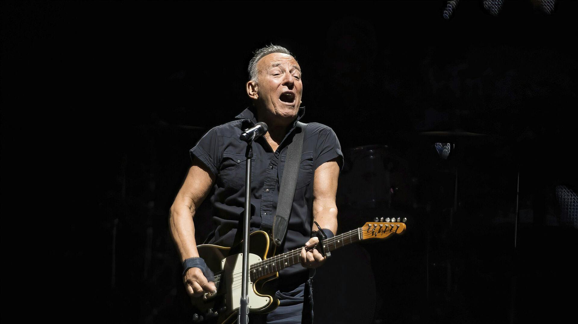 I en alder af 73 år giver Bruce Springsteen stadig marathonkoncerter på tre timer, men helbredet giver udfordringer for den aldrende rocklegende.