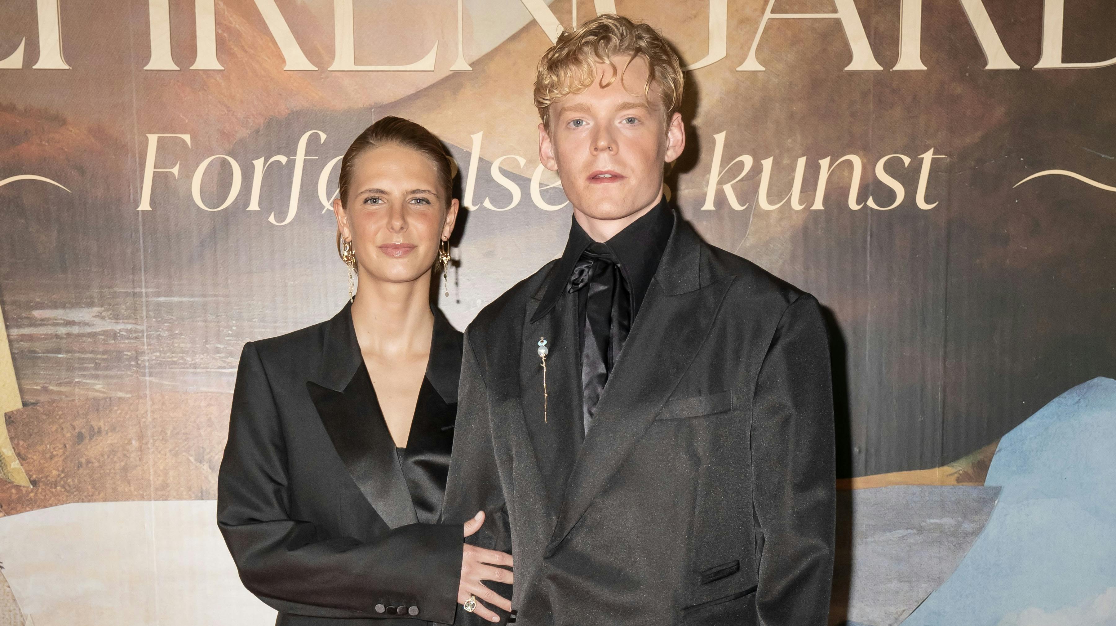 Lucas Lynggaard Tønnesen stod skarpt i sin ven Søren Le Schmidts kreationer, da han var til Netflix-gallapremiere onsdag aften. 
