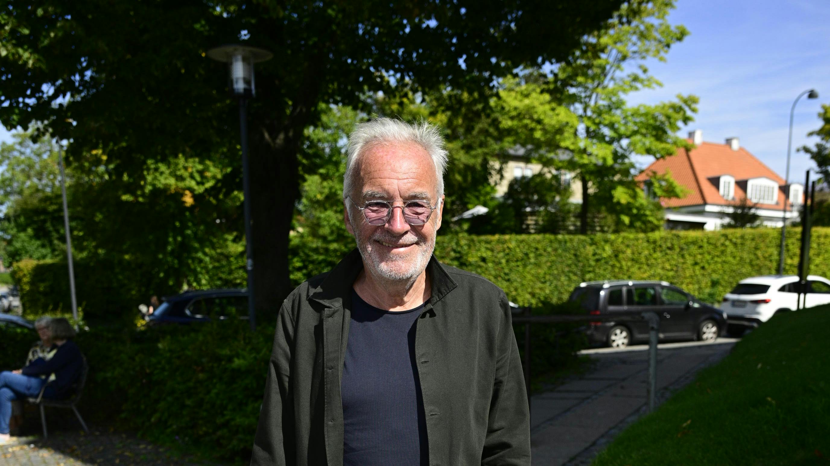 Jørgen Olsen har været til for mange bisættelser på det seneste, mener han. - Der ryger mange lige for øjeblikket. Mange, som jeg har holdt af og som har betyder mig for mig. Det huer mig ikke, siger musikeren.