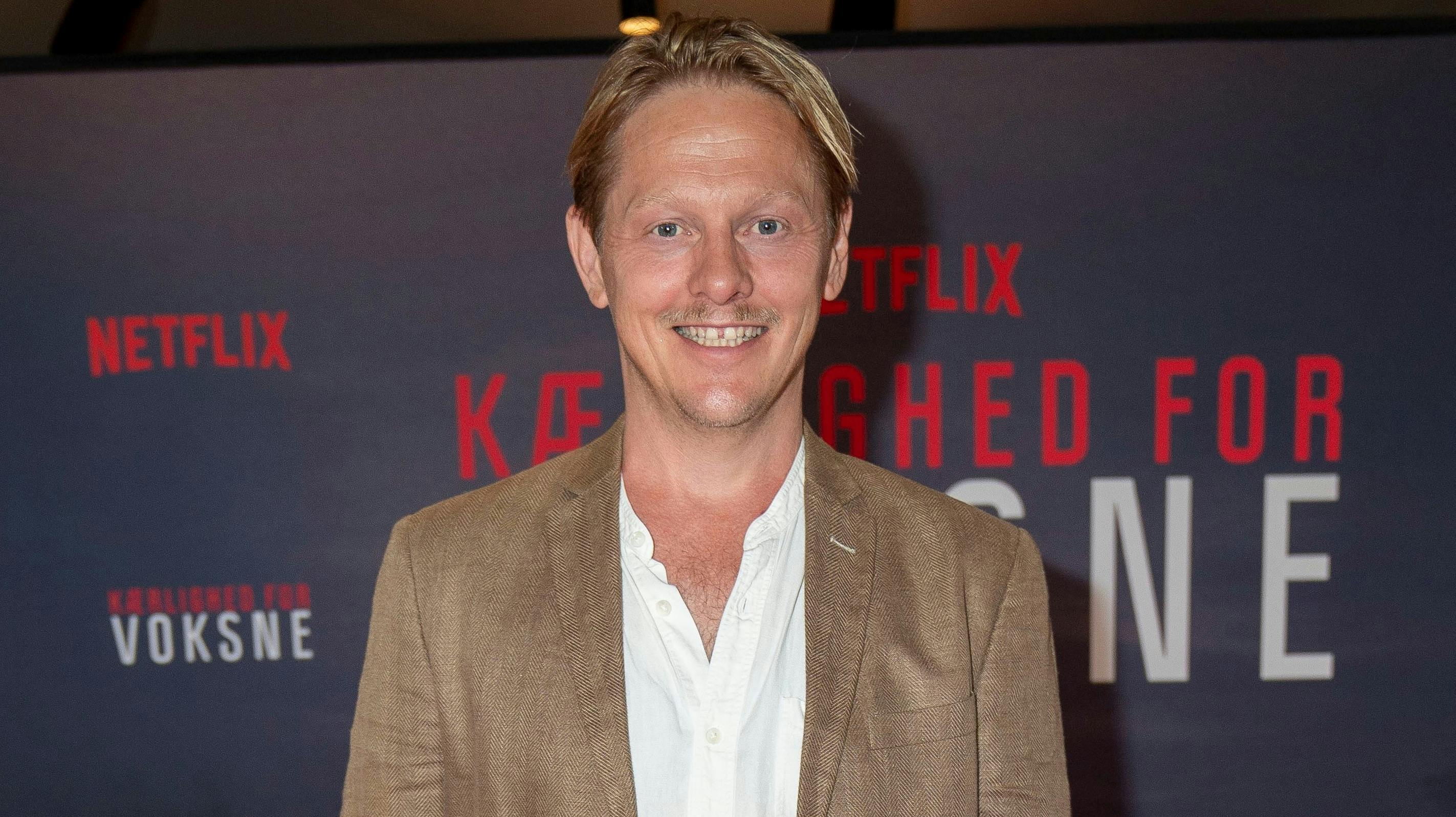 Thure Lindhardt har 1,3 mio. gode grunde til at smile bredt. Han har således solgt sin sommerhus med stor fortjeneste. 