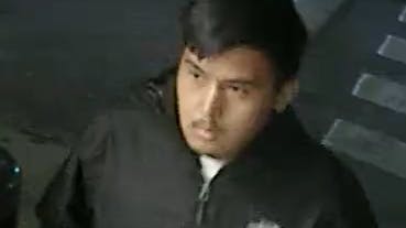 Kan man genkende den mistænkte, skal man kontakte politiet på 1-1-4. 