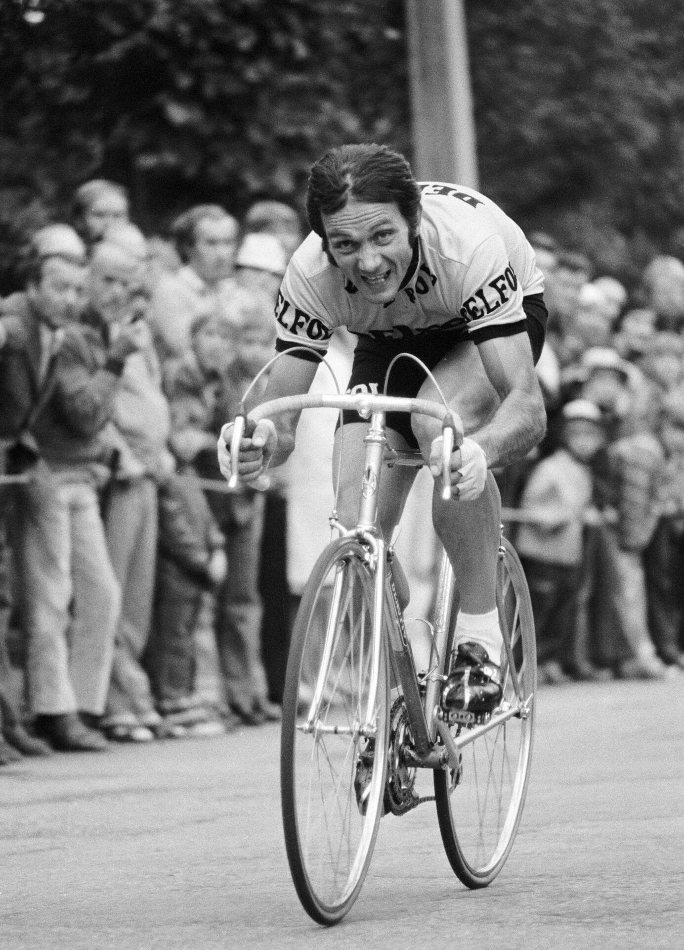 Cykelrytteren Ole Ritter.; The Danish cyclist Ole Ritter in action.