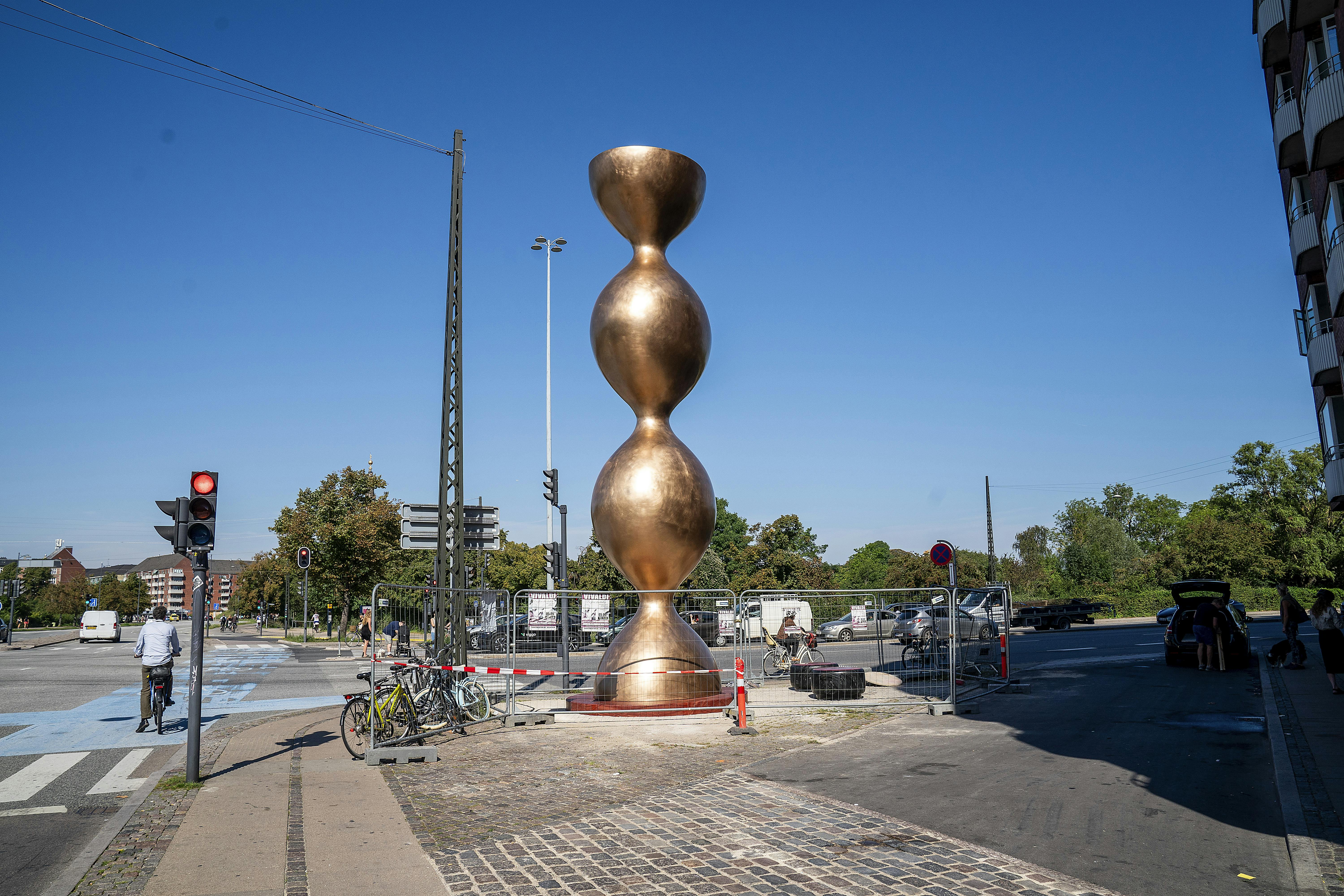 Den nye ti meter høje skulptur på Amager.