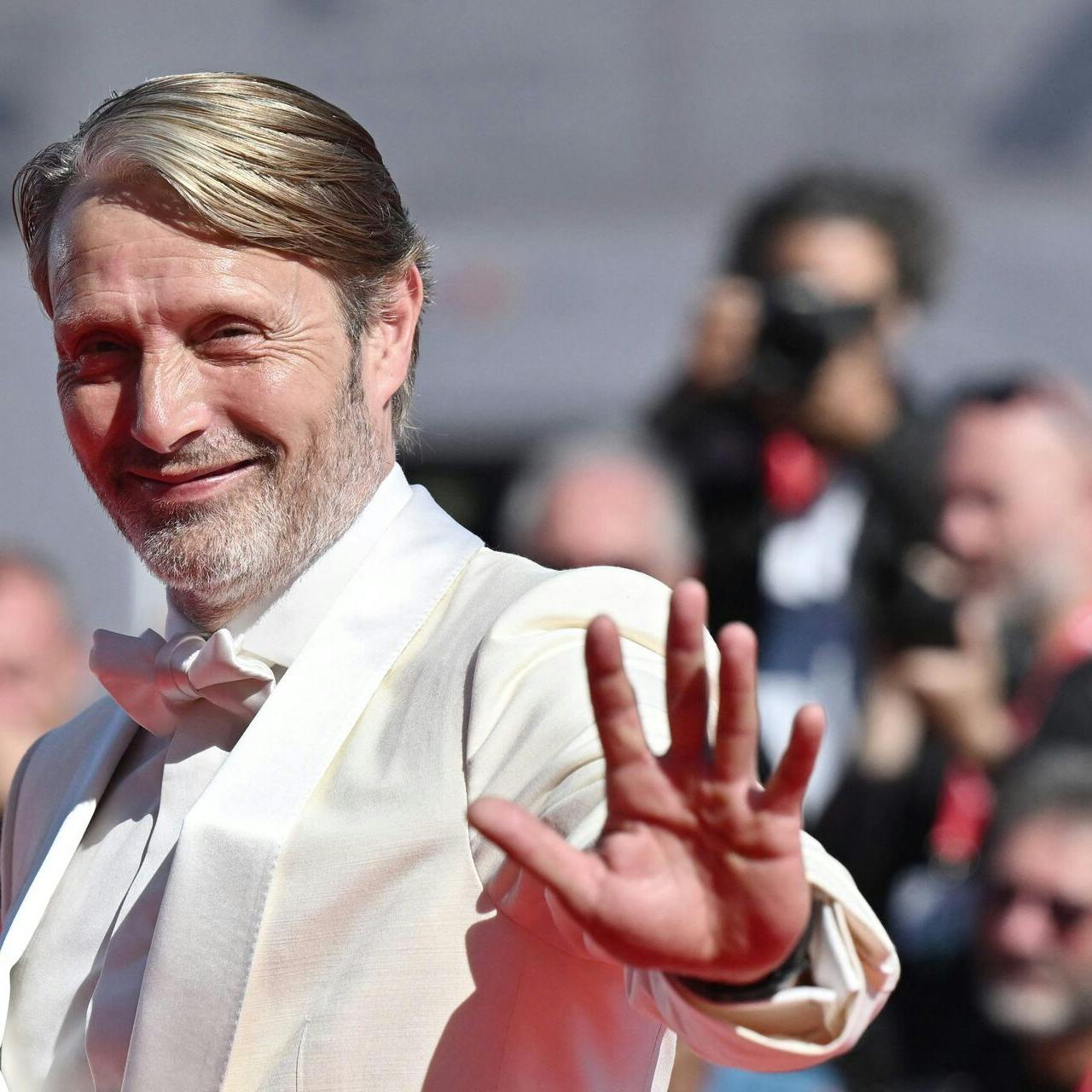 Mads Mikkelsen på rød løber til filmfestivalen i Venedig.