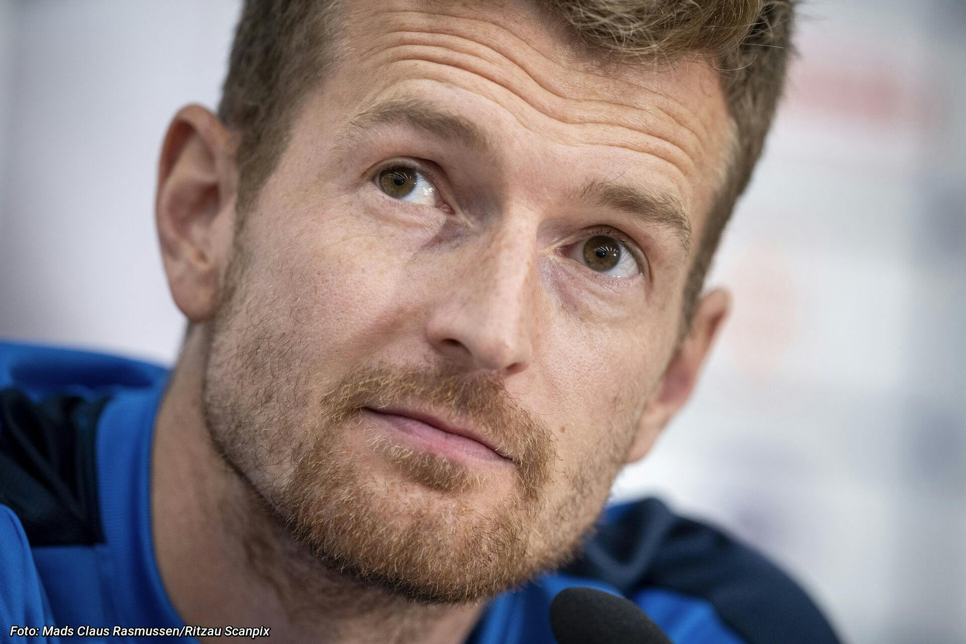 Lukas Hradecky under Finlands pressemøde dagen før kampen mod Danmark.