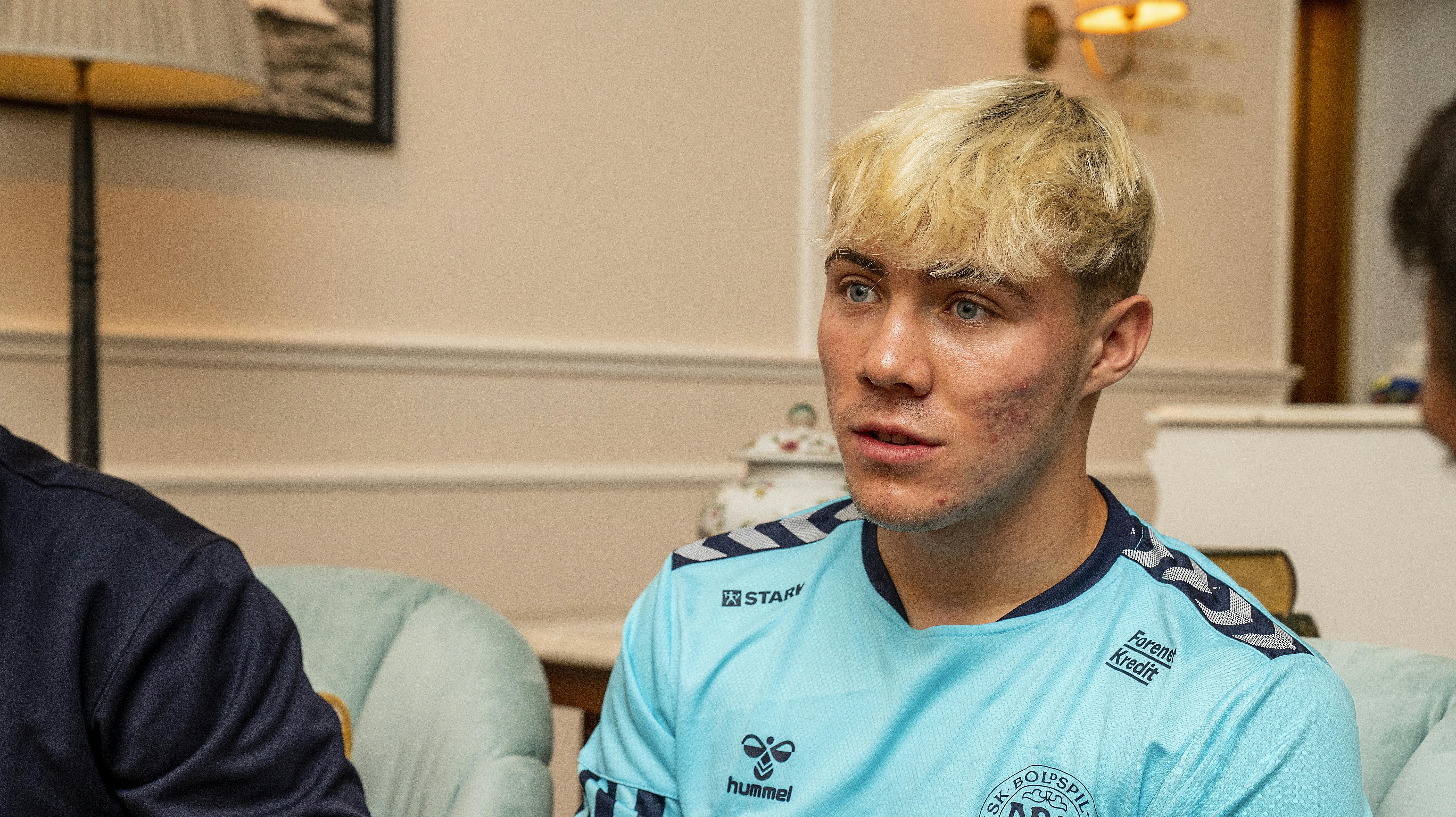 Rasmus Højlund starter ude mod Finland.