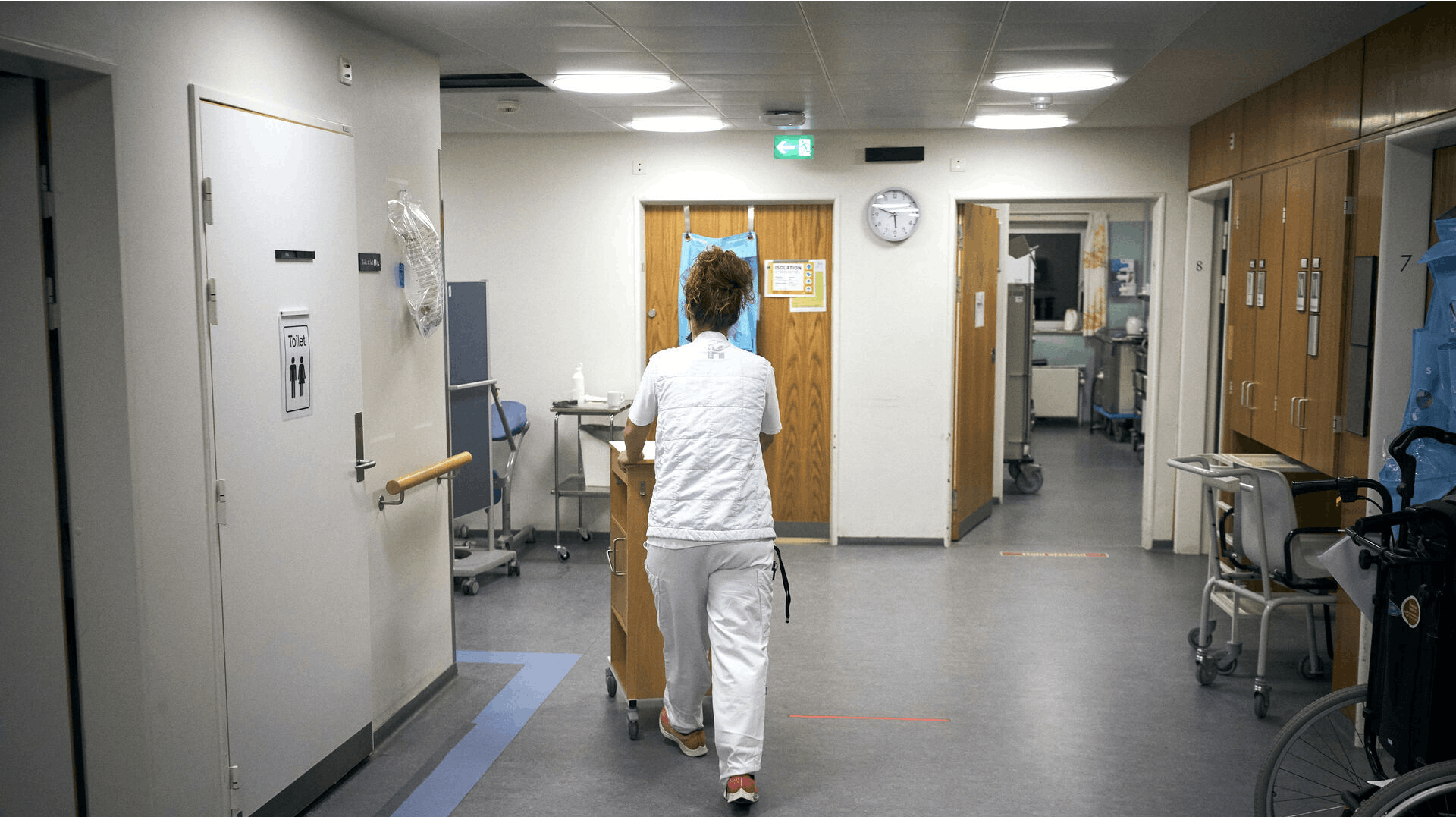 Dansk Sygeplejeråd kritiserer anbefalingen fra Søren Brostrøm og Robusthedskommissionen om at bruge flere ufaglærte i sundhedsvæsnet.
