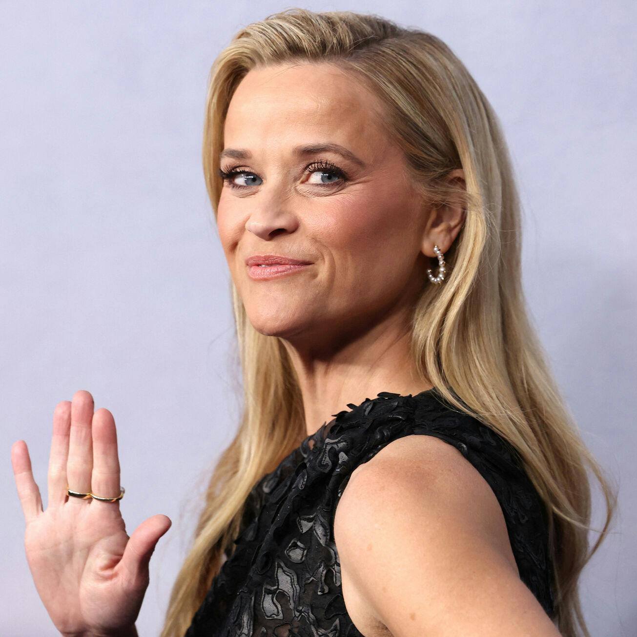 Hollywooddarlingen Reese Witherspoon sidder - desværre - ikke på en Oprah-lignende formue.