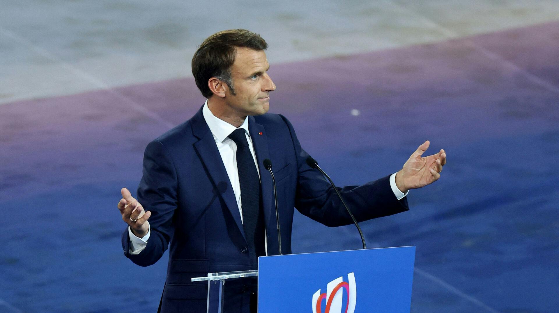 Præsident Emmanuel Macron talte fredag ved turneringens åbningsceremoni. Nu er der blevet lagt en foreløbig dæmper på festlighederne.