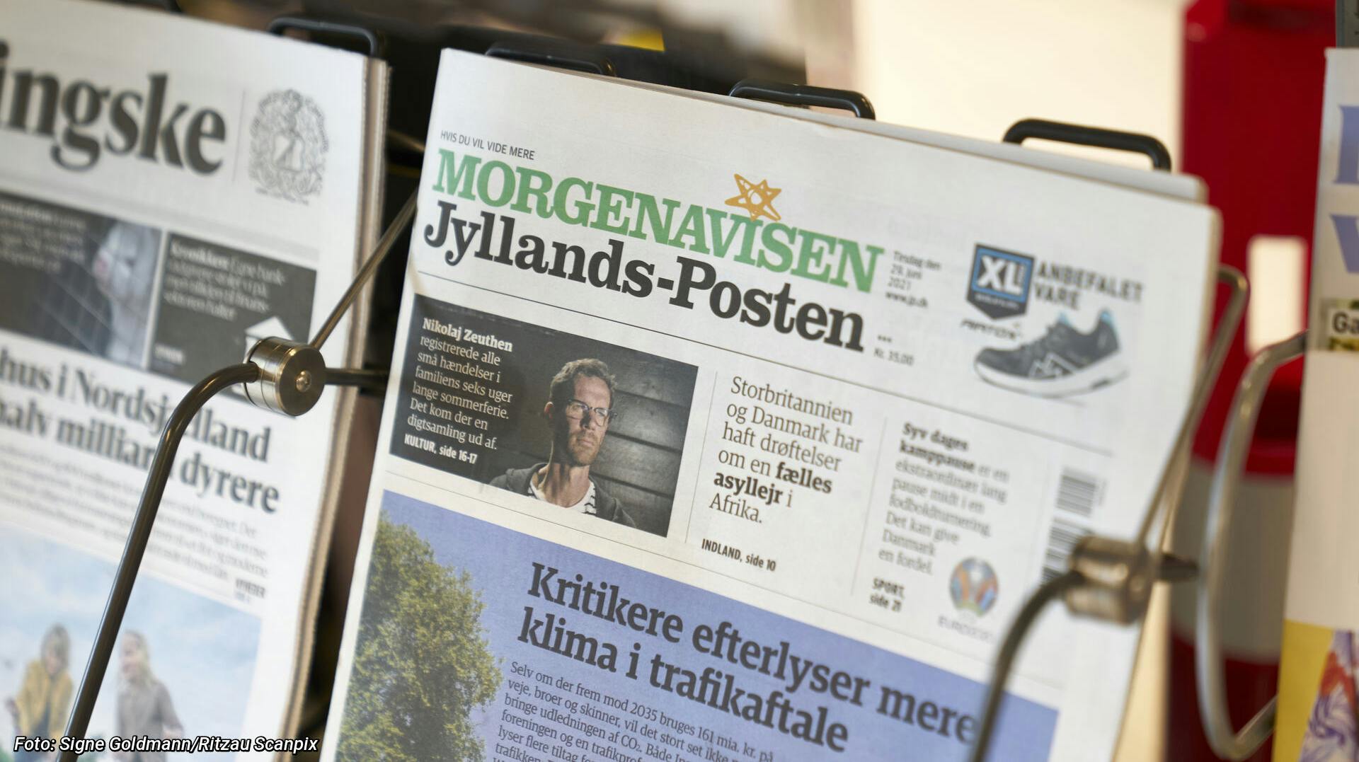Jyllands-Posten på stativ med aviser. Odsherred den 29. juni 2021