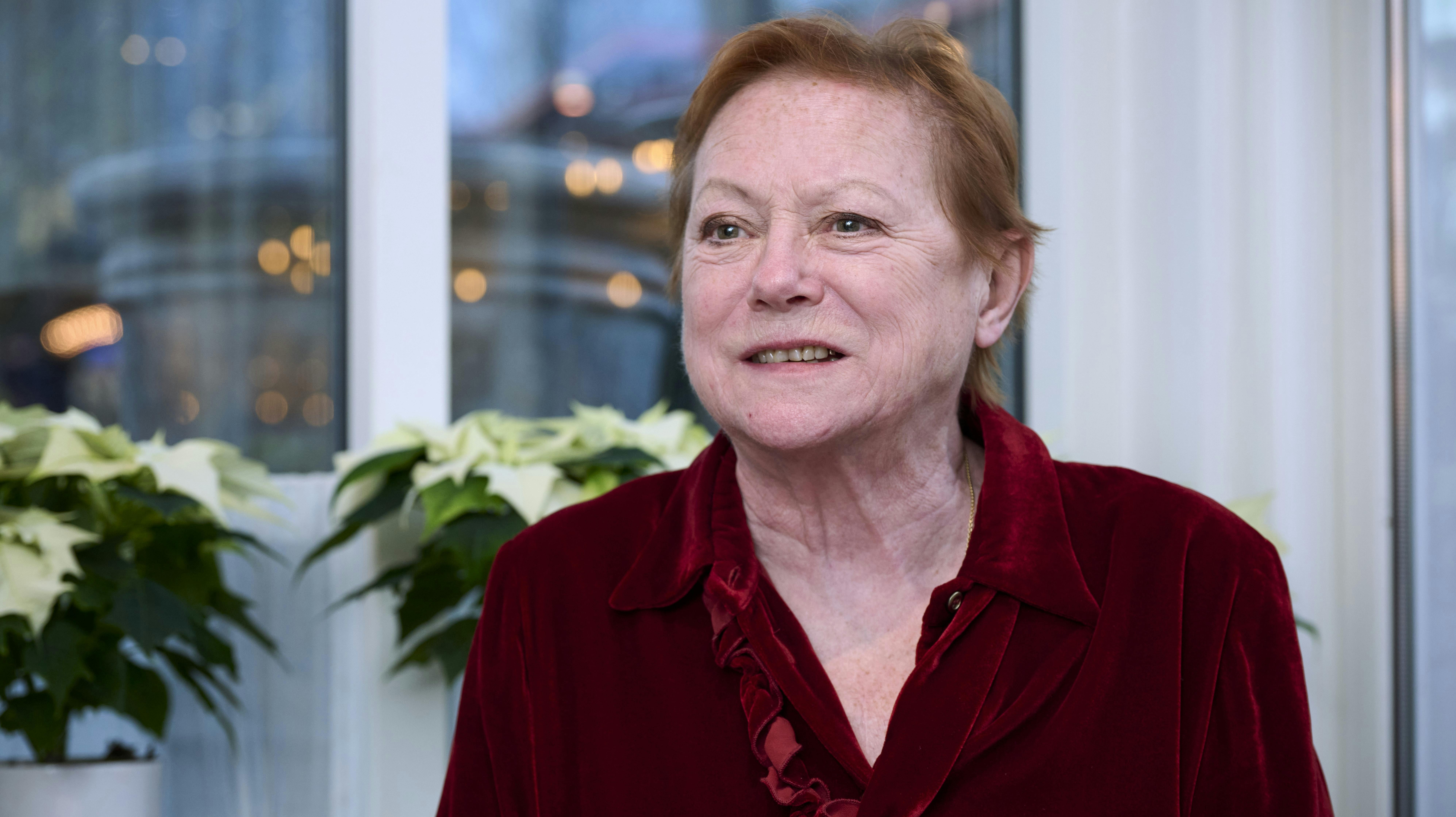 Tivolirevyen vender nemlig tilbage til Glassalen, og det bliver igen med revydronningen Lisbet Dahl som instruktør. 