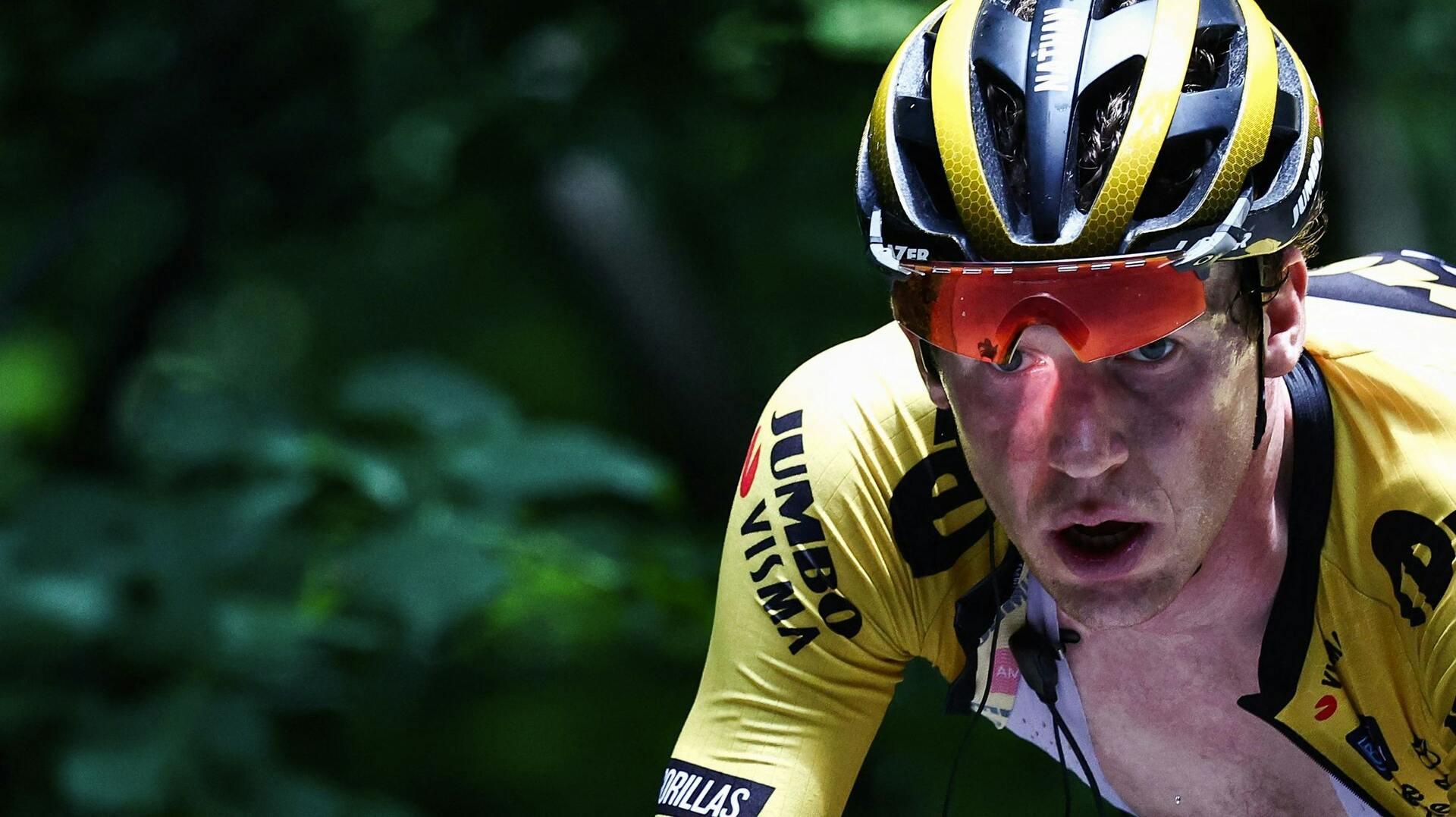 Nathan Van Hooydonck er, så vidt holdets sportsdirektør ved, i kunstig koma efter ulykke. 