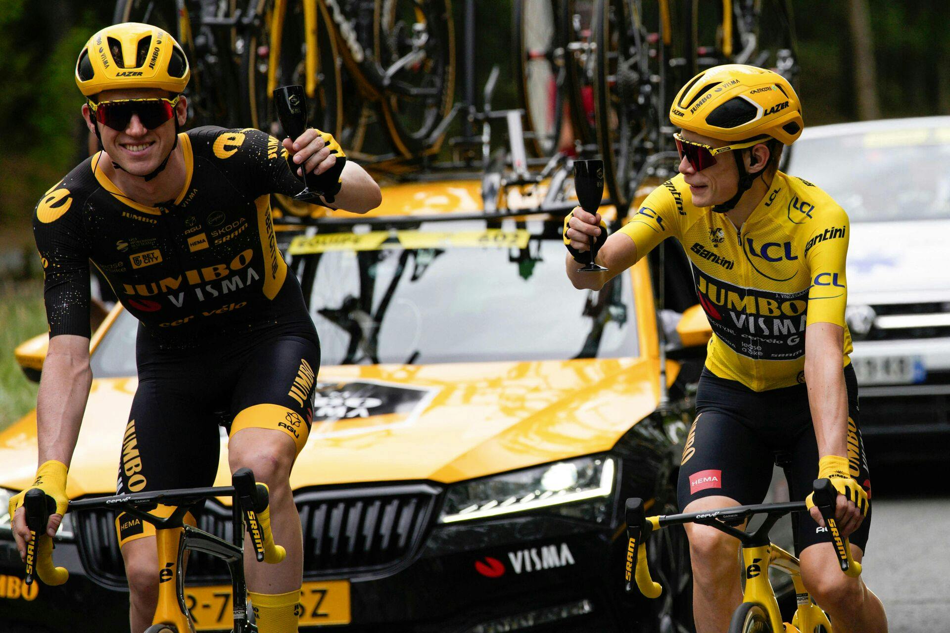 Nathan Van Hooydonck kørte Tour de France med Jonas Vingegaard. Tirsdagens etapesejr i Vuelta a España dedikerede Jonas Vingegaard til "sin bedste ven".
