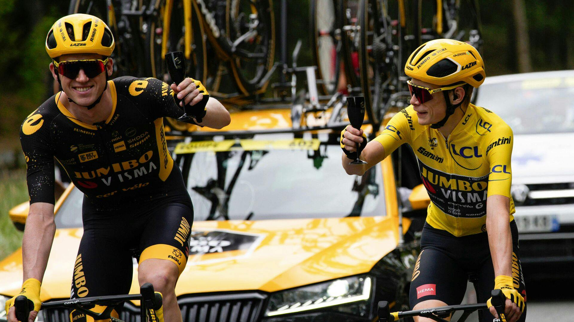 Nathan Van Hooydonck kørte Tour de France med Jonas Vingegaard. Tirsdagens etapesejr i Vuelta a España dedikerede Jonas Vingegaard til "sin bedste ven".
