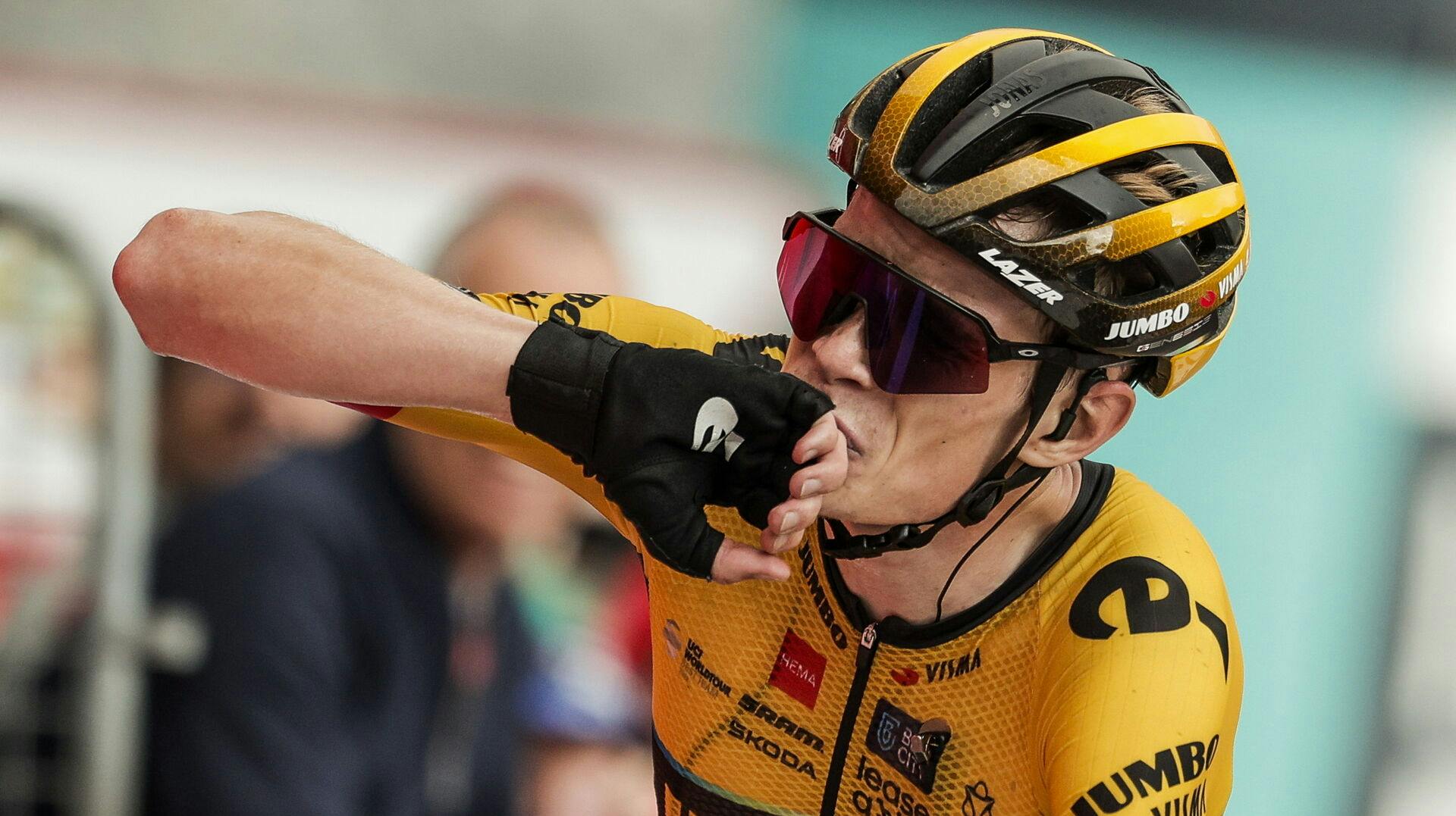 epa10848858 Danish rider Jonas Vingegaard of Jumbo-Visma team wins the thirteenth stage of the Vuelta a Espana, a 134, 7 km cycling race from Formigal, Spain, to Col de Tourmalet, France, 08 September 2023. EPA/Manuel Bruque