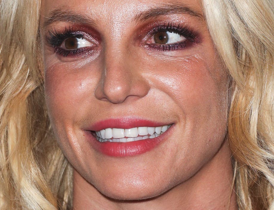 Tænderne tog sig en smule skævere ud, da Britney dukkede op til en Grammy-fest i februar 2017.