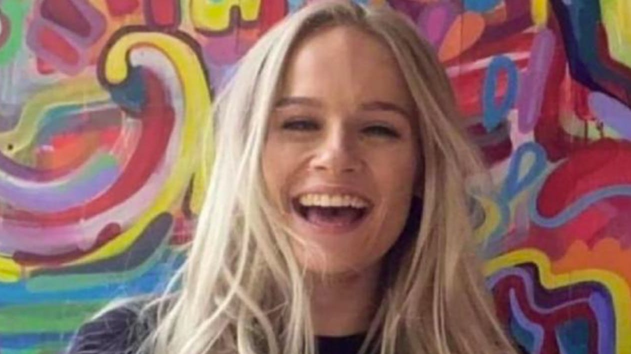 Tre år efter hun blev kidnappet af sin kæreste og endte med en svær hjerneskade, har Angel Lynn sagt sit første ord. 