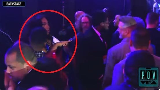 Her sender Megan Thee Stallion en løftet finger mod Justin Timberlake.