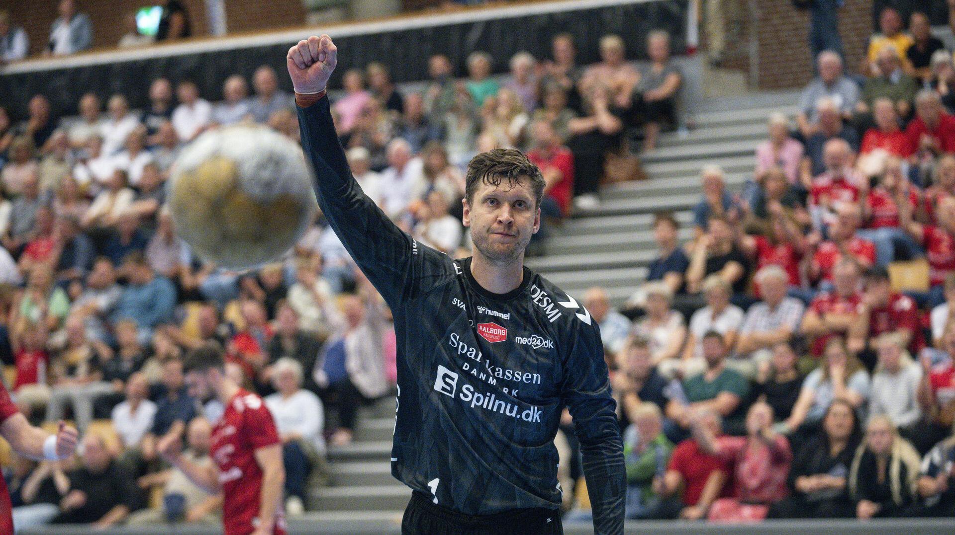 Niklas Landin redder i Aalborgs mål under kampen mellem GOG og Aalborg Håndbold i Sparekassen Danmark Super Cup i Arena Randers onsdag den 30. august 2023.