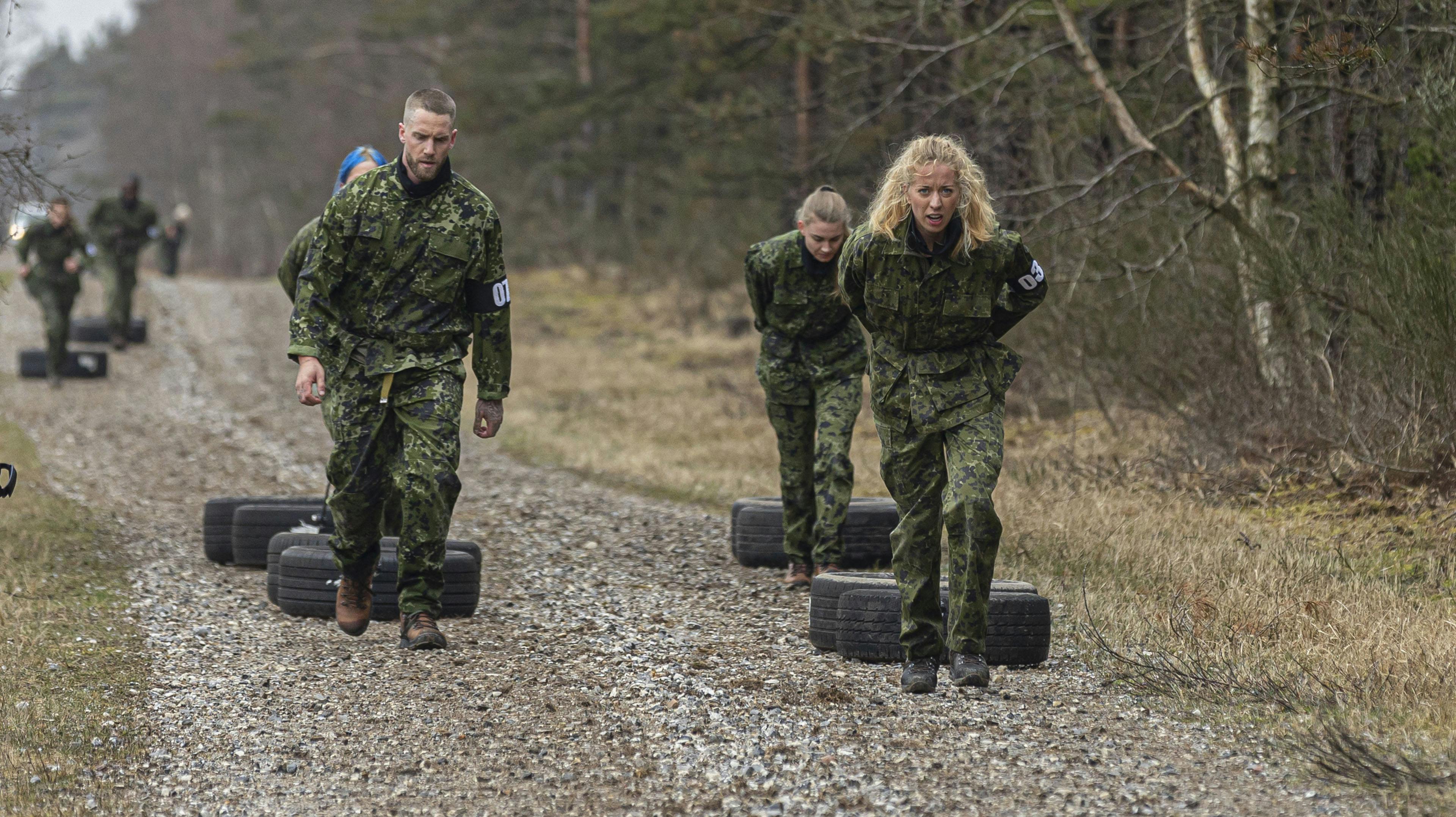 Allerede i første afsnit meldte Sæþór Kristínsson ud, at knæet var ømt. Fem måneder efter optagelserne døjer han stadig med smerter, når han prøver at løbe mere end bare et par kilometer.