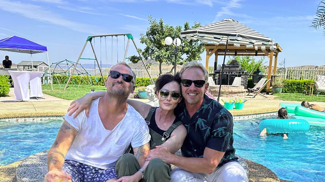 ”Beverly Hills 90210”-stjernen Brian Austin Green fortæller nu, hvordan det går med hans kræftsyge kollega og ven, Shannen Doherty.