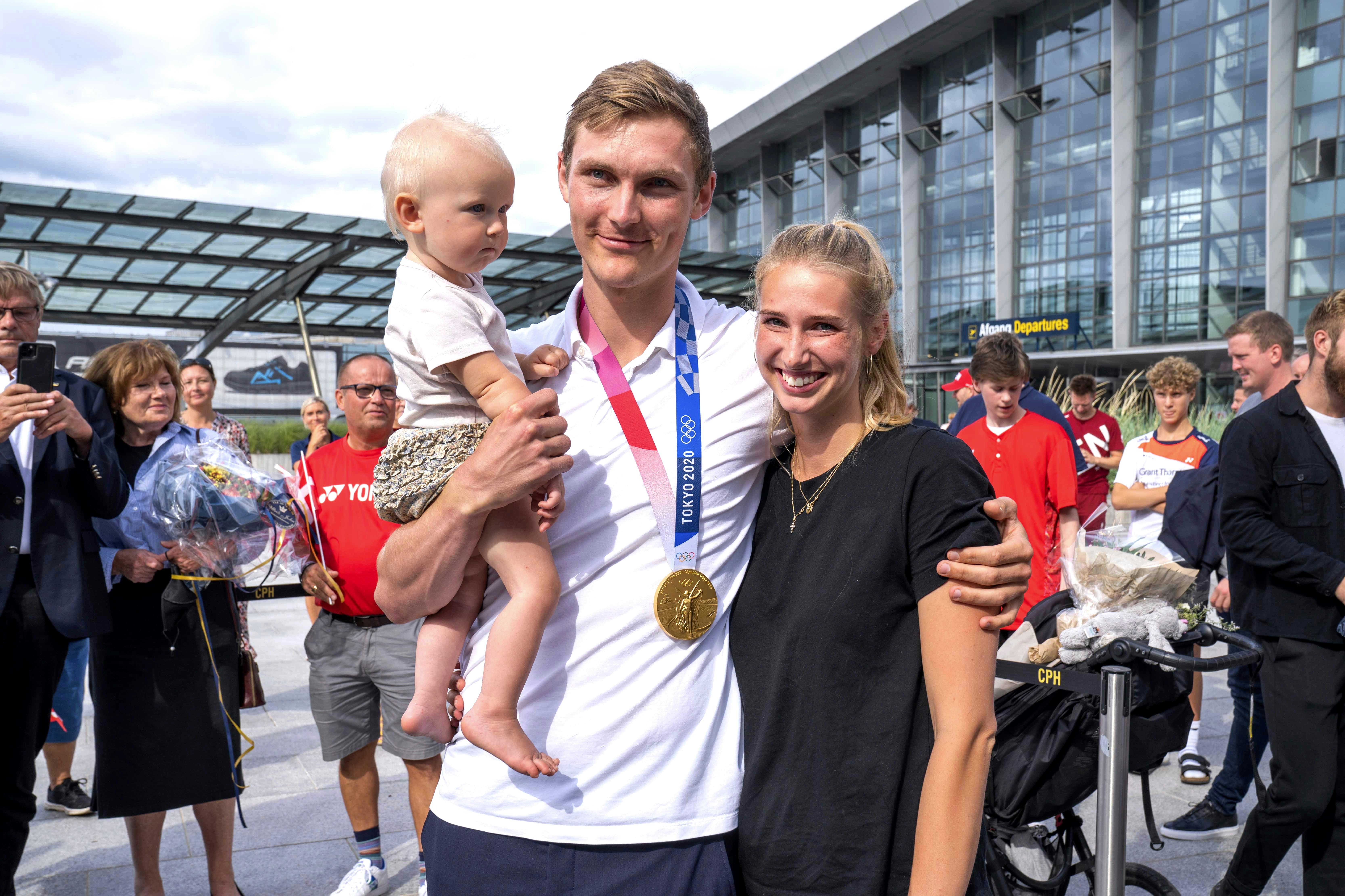 Viktor Axelsen og Natalia Koch Rohde bor til daglig i Dubai, men ejer nu hver en lejlighed ved siden af hinanden i Charlottenlund. 