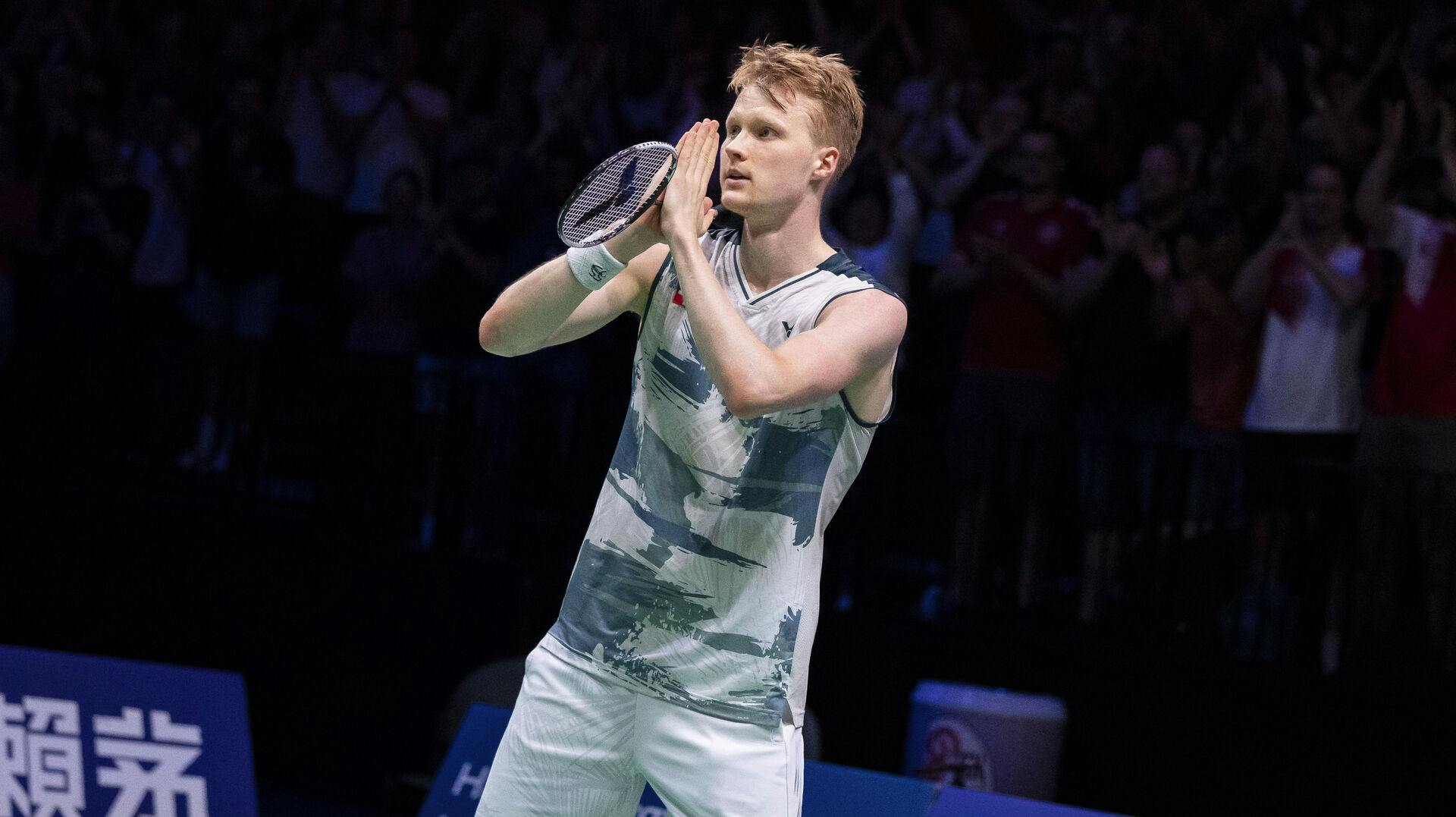 En sygdomsramt Anders Antonsen var nødt til at trække sig få timer før sin ottendedelsfinale i Hongkong.