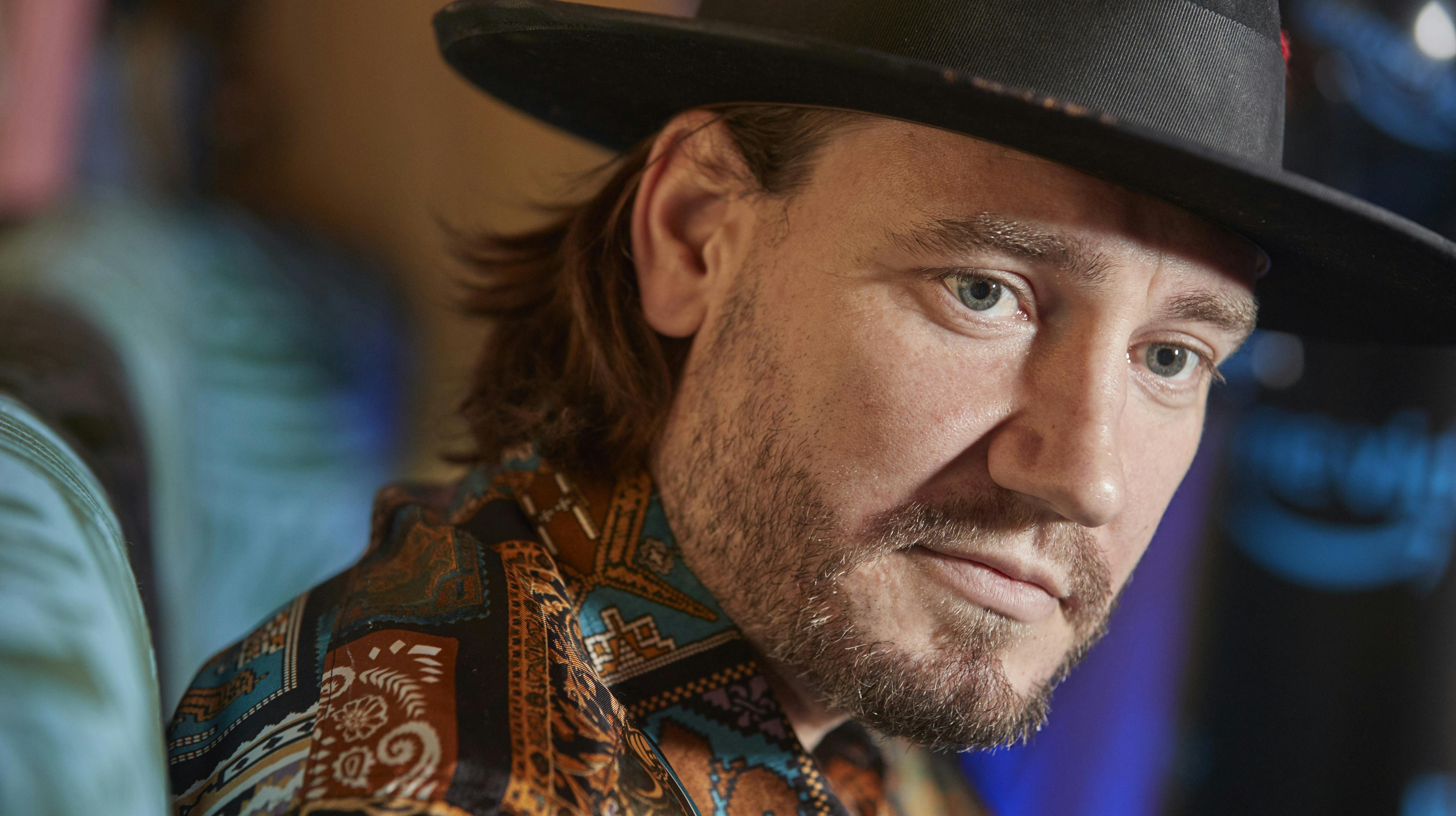 Tidligere på året fik Bendtner endeligt konfiskeret sin luksusbil efter en dom i Østre Landsret. Nu er et millionbeløb så på vej ned i statskassen.
