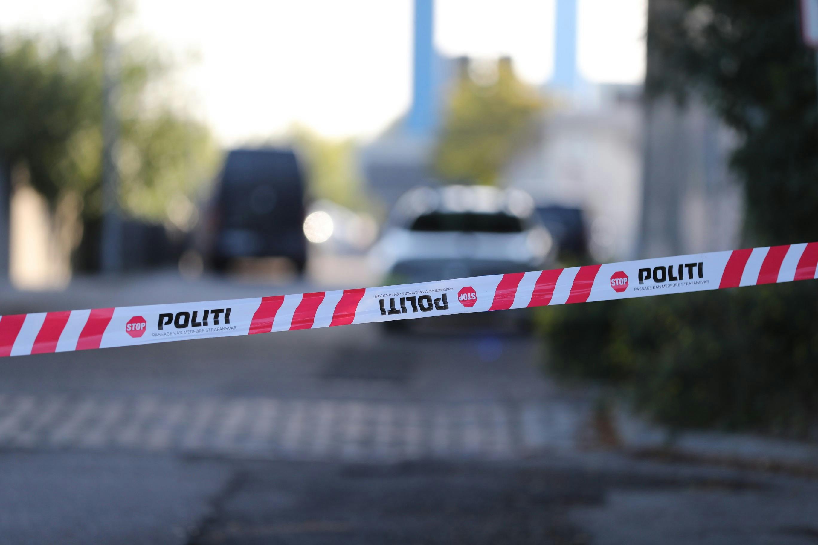 Politiet har torsdag morgen været massivt til stede ved Albertslund Station, hvor en person er blevet stukket ned.