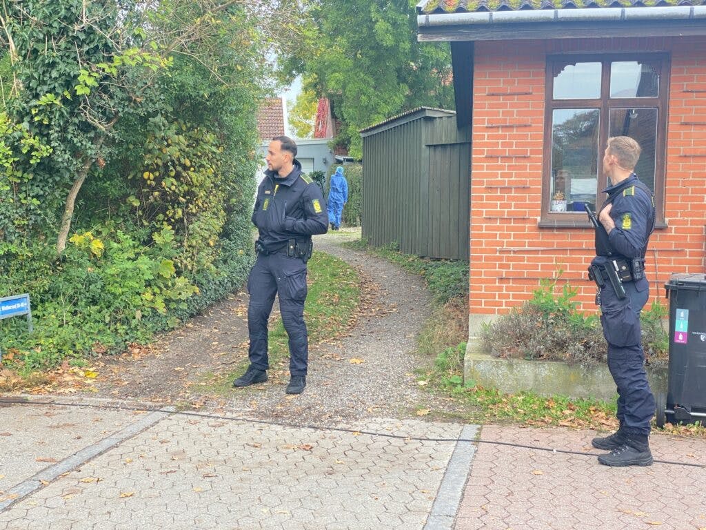 Politiet var i flere dage til stede på adressen i Vordingborg, hvor deres teknikere arbejdede med opklaringen af sagen.