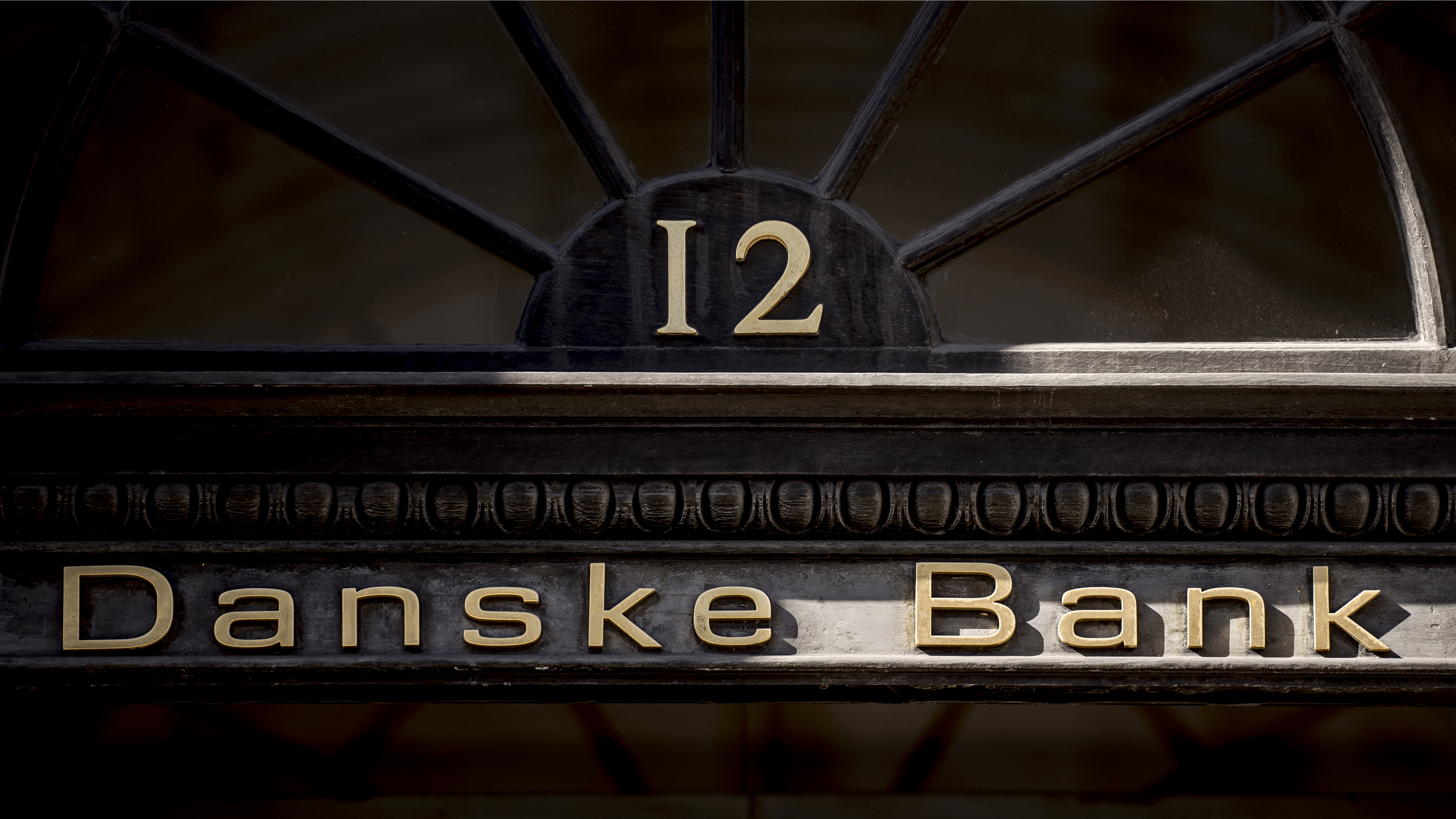 Danske Bank står fredag som sejrherre i en sag om pristalsreguleret alderdomsopsparing mod en kvinde, der har sagsøgt banken.