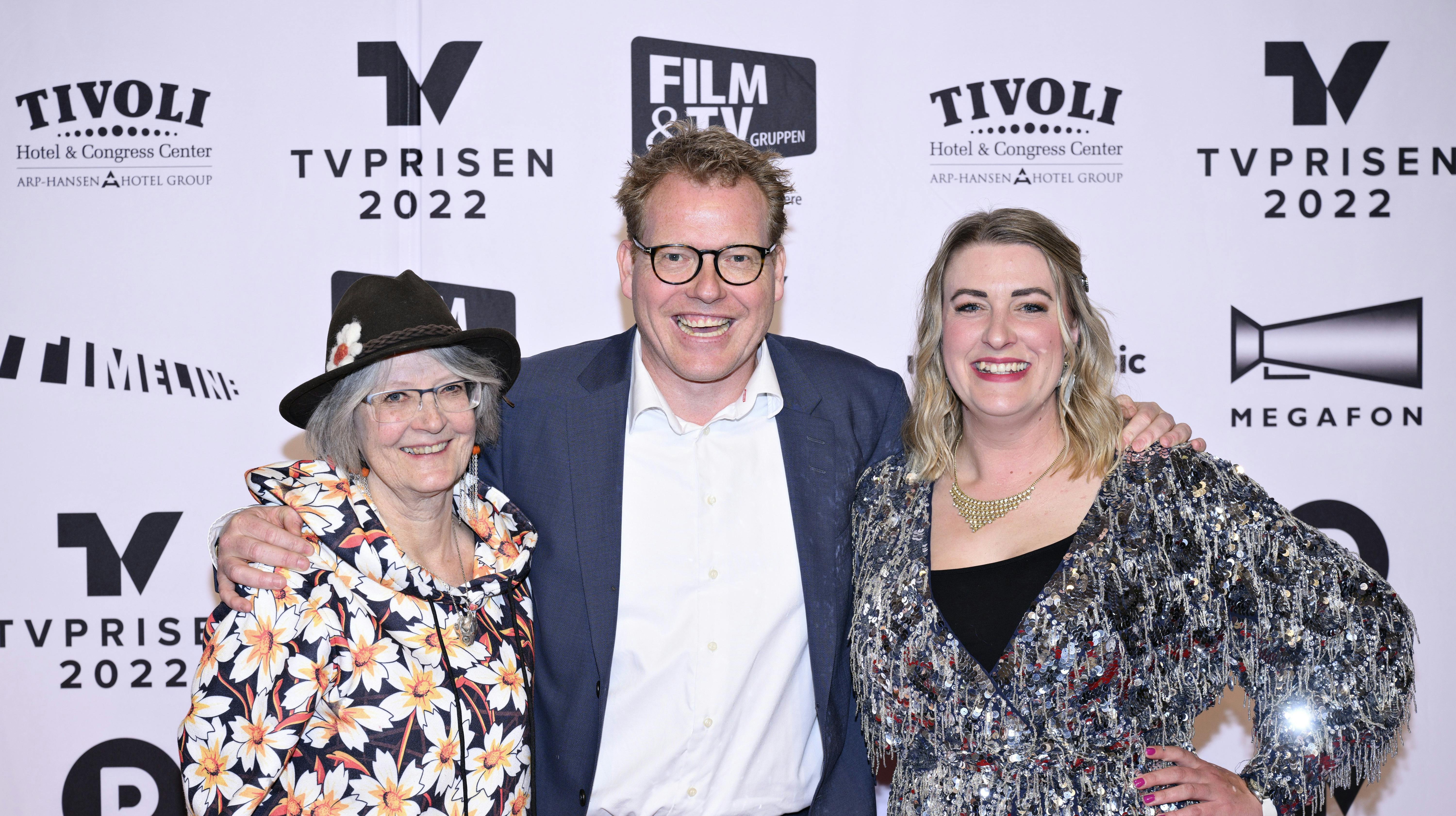 Bjørli Lehrmann, Sebastian Klein og Vicky Knudsen fra "1 døgn, 2 hold, 3 dyr" til Tvprisen 2022.