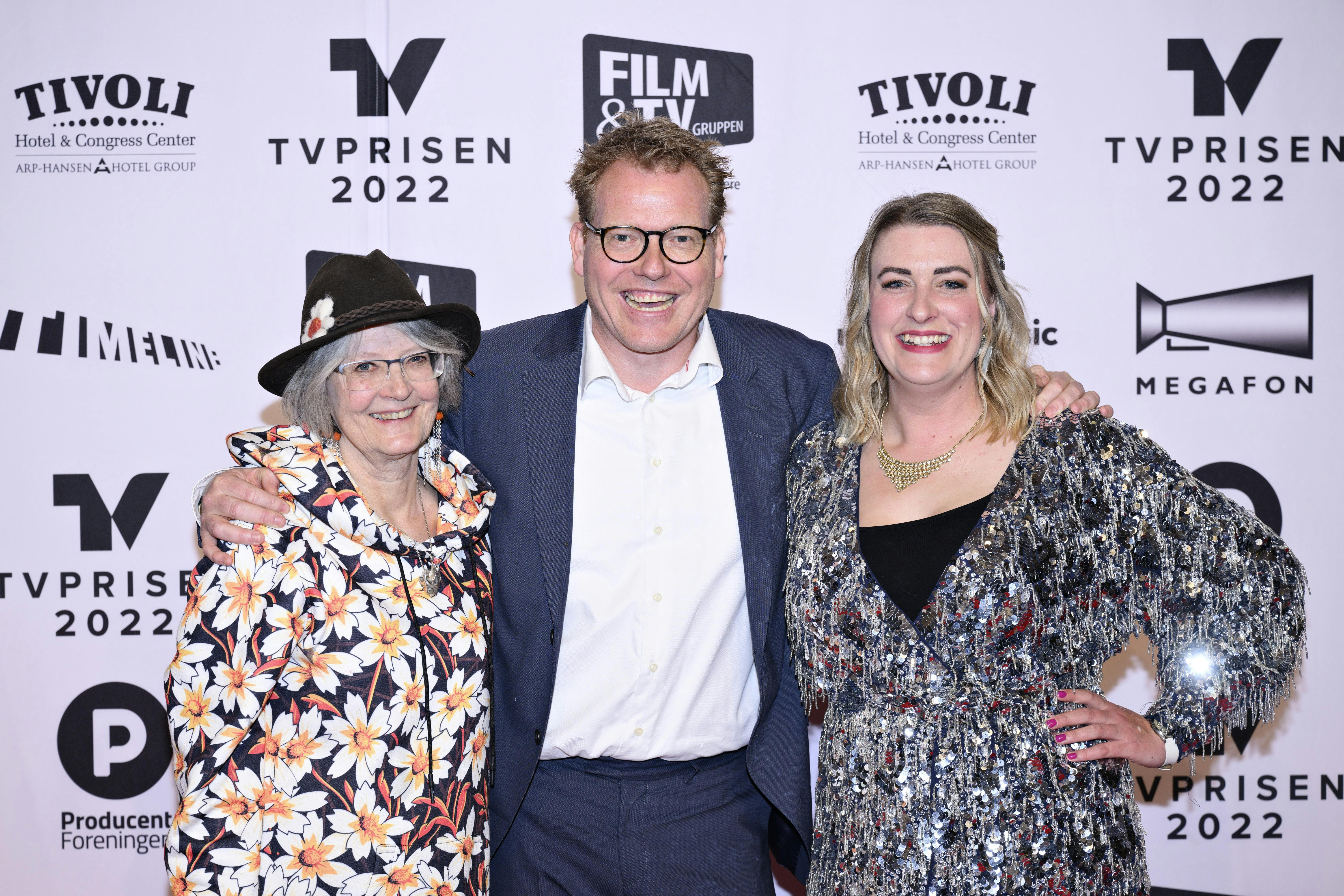 Bjørli Lehrmann, Sebastian Klein og Vicky Knudsen fra "1 døgn, 2 hold, 3 dyr" til Tvprisen 2022.