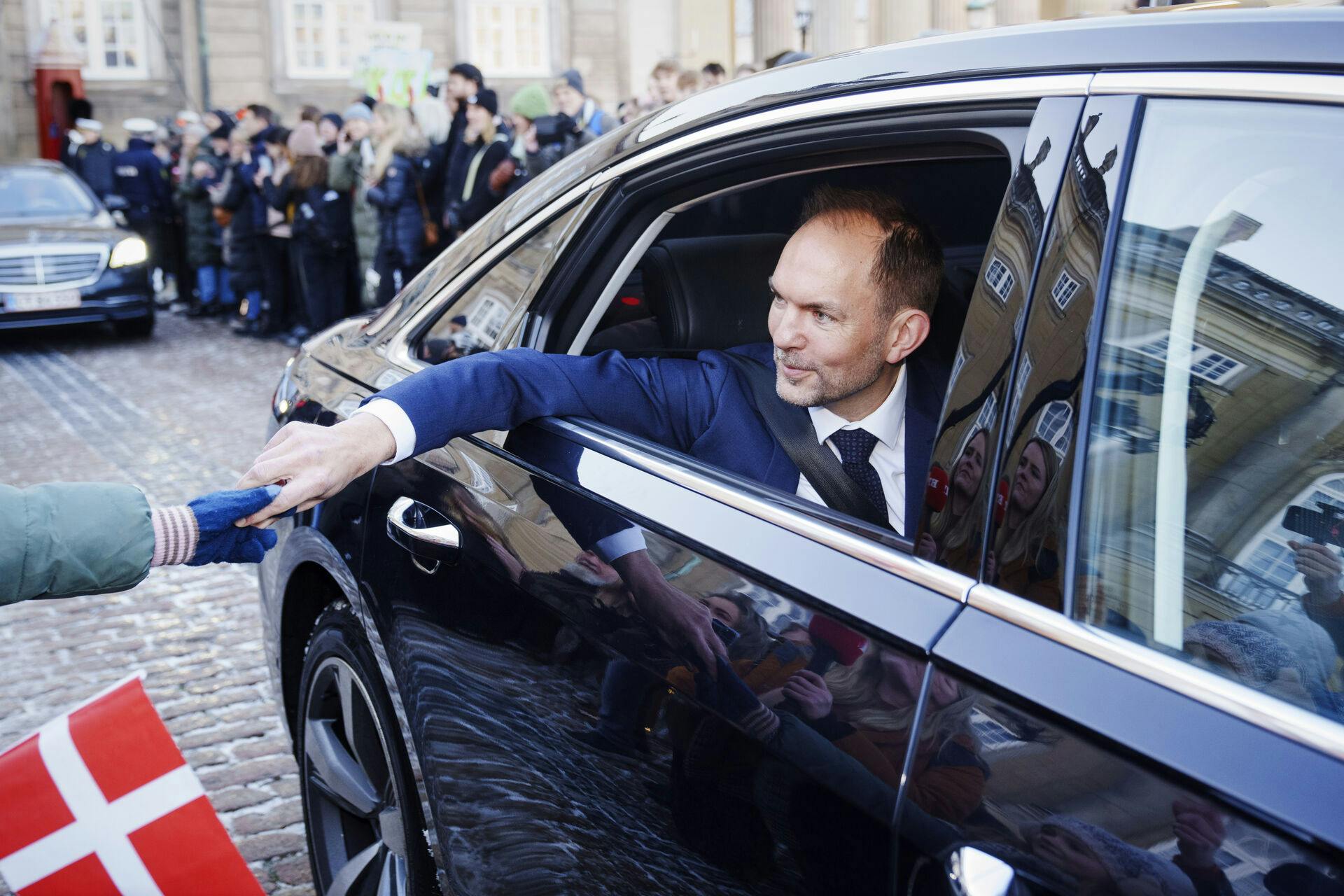 Skatteminister Jeppe Bruus kan ikke "køre" sig ud af problemerne, som nu rammer tusindvis af danske boligejere.