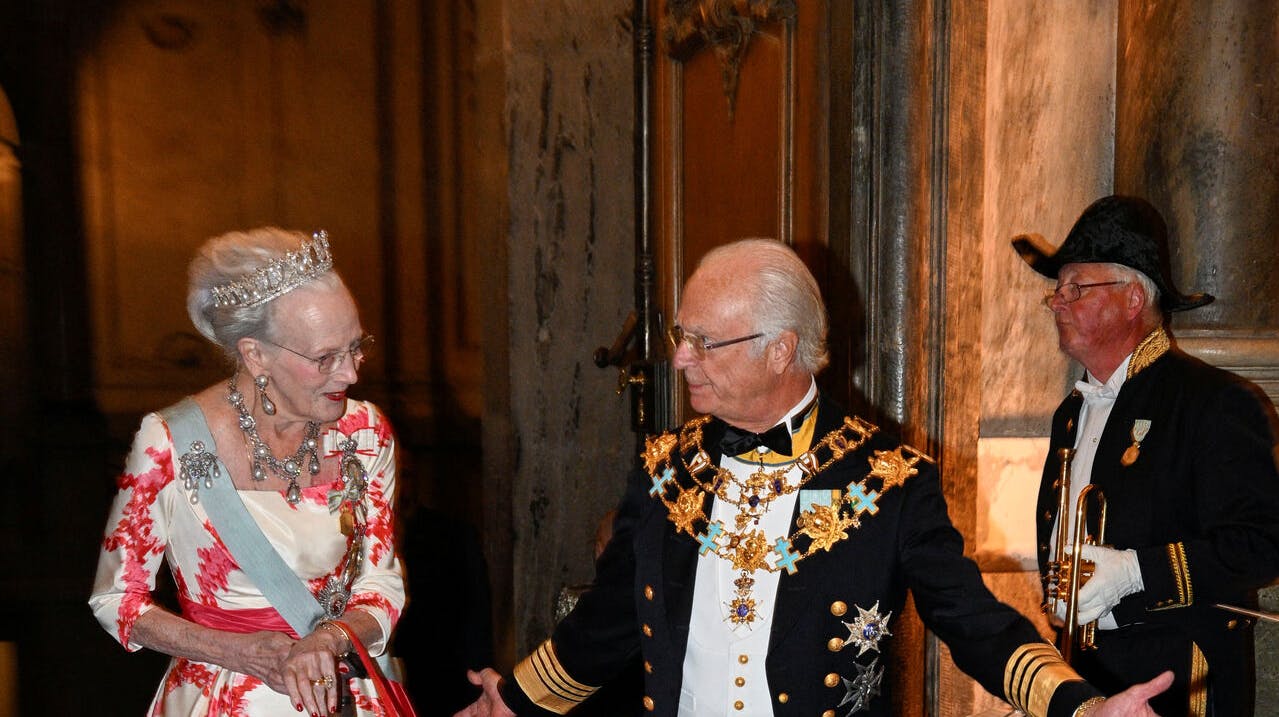Dronning Margrethe er lige nu i Sverige i forbindelse med kong Carl Gustafs regeringsjubilæum.