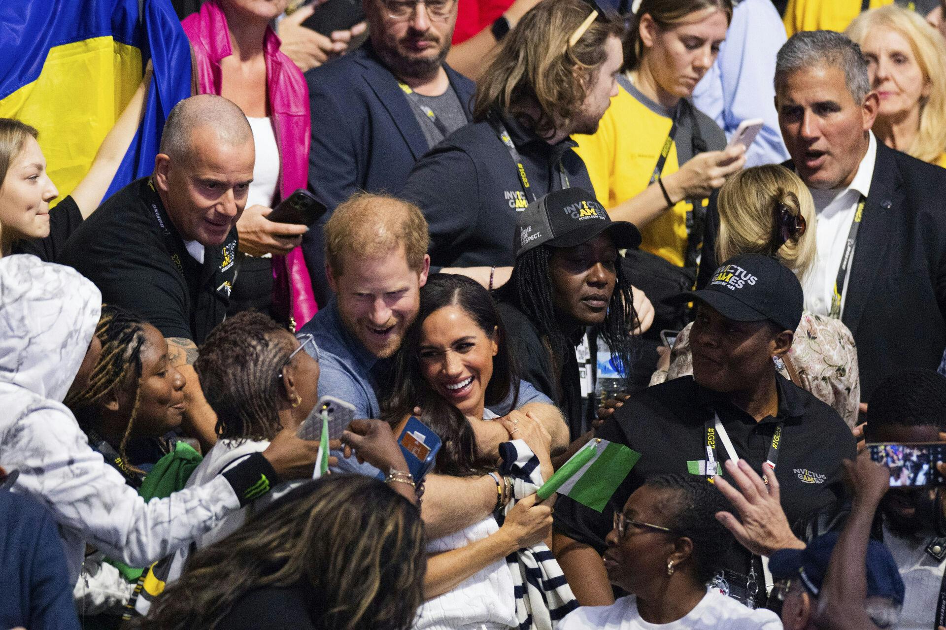 14 September 2023, North Rhine-Westphalia, Duesseldorf: Prince Harry, Duke of Sussex, and his wife Meghan, Duchess of Sussex, watch sitting volleyball between fans from Nigeria and Ukraine at the 6th Invictus Games at the Merkur Spiel Arena. The Paralympic competition for war-disabled athletes is visiting Germany for the first time. Photo by: Rolf Vennenbernd/picture-alliance/dpa/AP Images