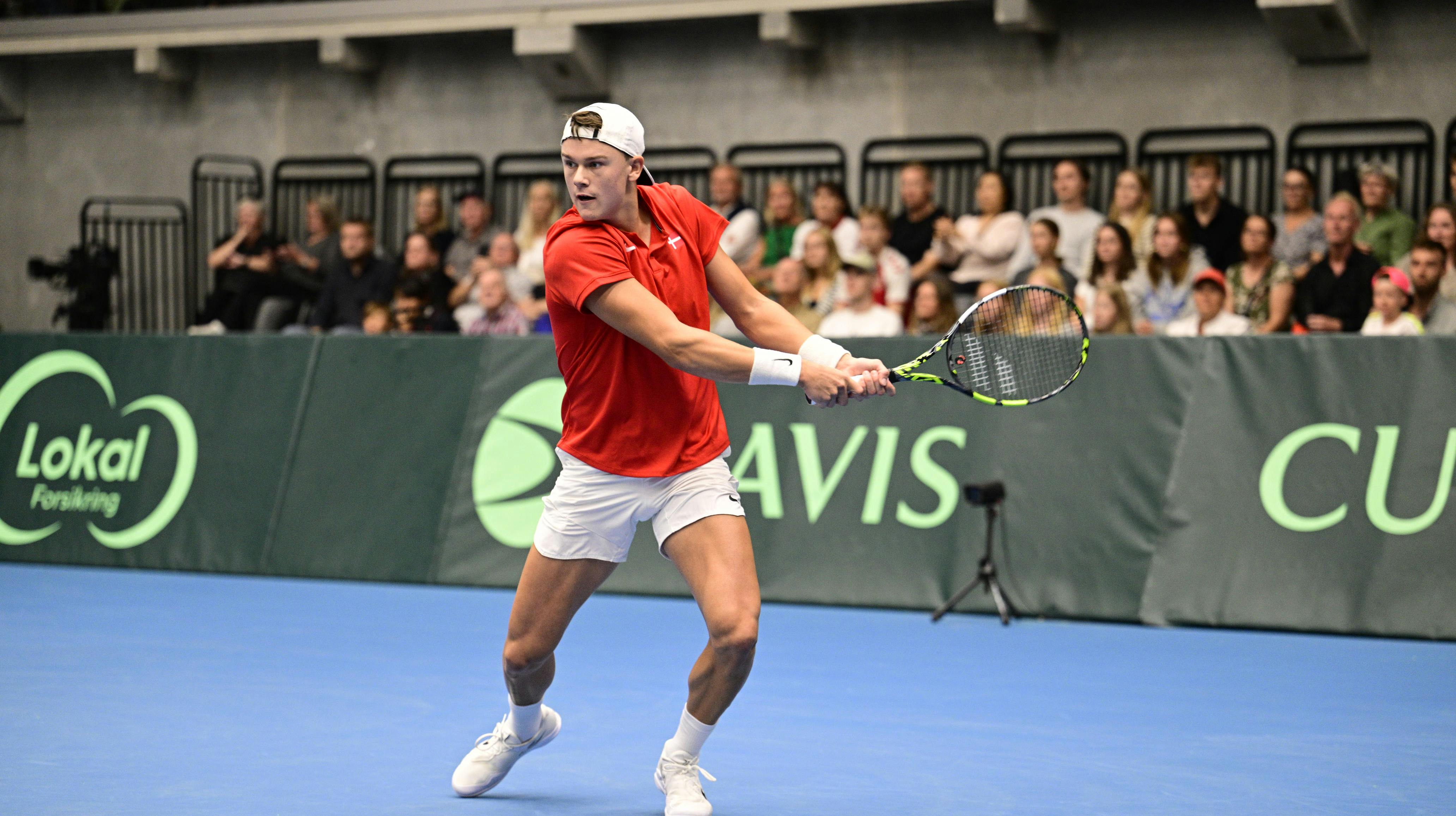Holger Rune har bragt sig i føreposition fra start.