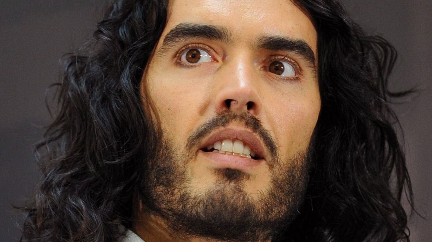 Russel Brands kone har slettet Instagram efter de voldsomme anklager mod ham.