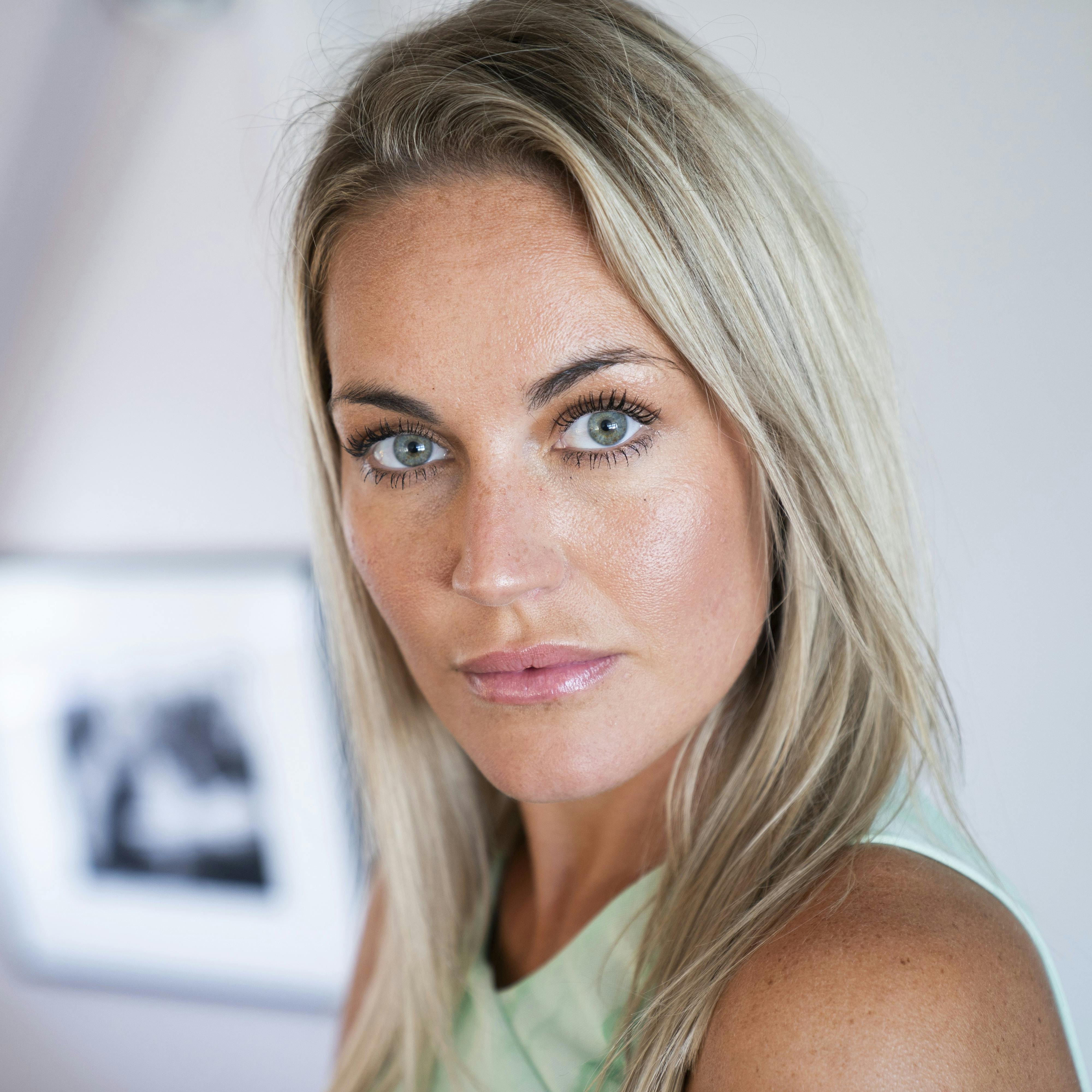 SE og HØR mødte Amalie på Café Rosenhuset i Vedbæk, hvor hun glad kunne fortælle, at pausen fra offentlighedens søgelys er forbi.