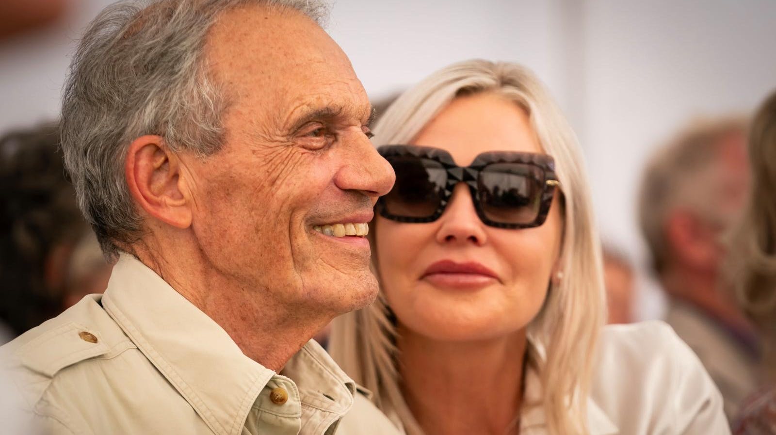 Karsten Ree fik for kort tid siden konstateret demens. Nu skiller han sig af med huset "Vedbæklund", hvis ellers den rigtige køber dukker op.