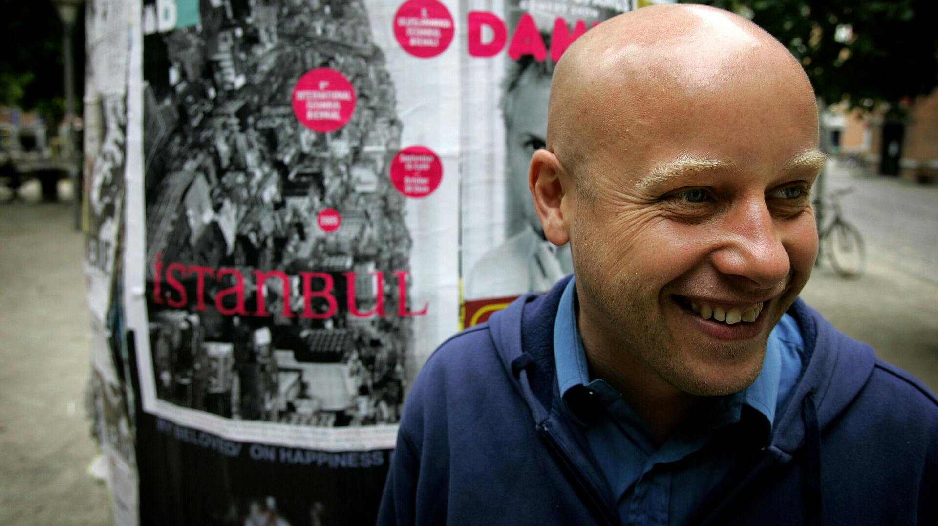 Kunstneren Jens Haaning har sammen med kunstgruppen Superflex sat 1000 tyrkiske plakater op i København.