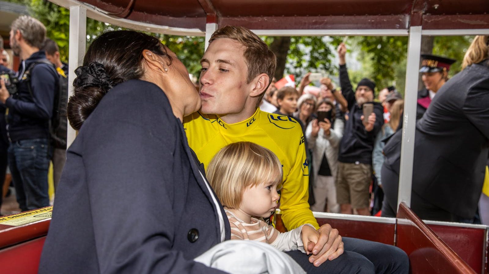 Vingegaard glæder sig til mere tid med hustruen Trine og datteren Frida.