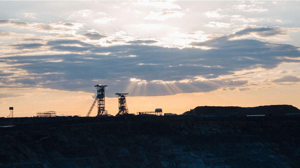 Bussen, der var involveret i ulykken, fragtede ansatte fra minen Venetia, der er en af de største i landet, da den kolliderede med en lastbil. (Arkivfoto). 