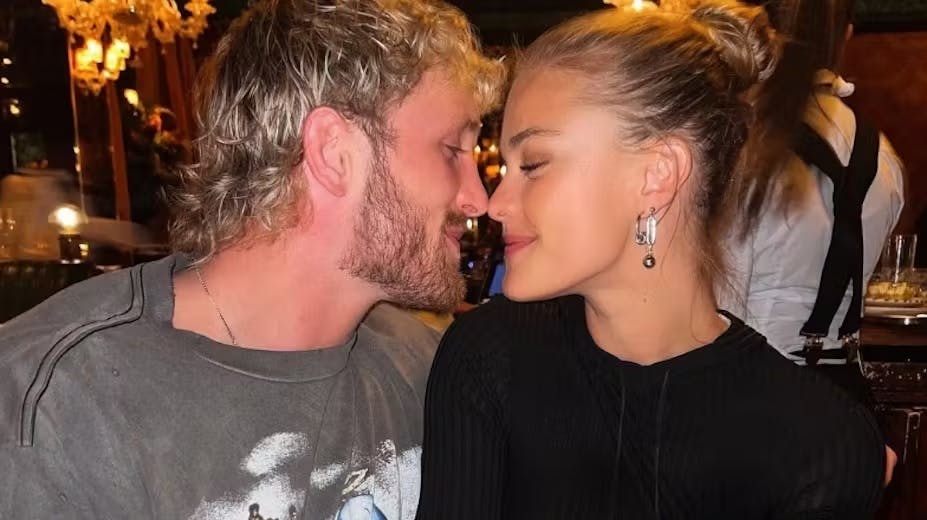 Nina Agdal er blevet offer for Dillon Danis' hån, fordi hendes forlovede, Logan Paul, skal kæmpe mod bokseren i oktober.