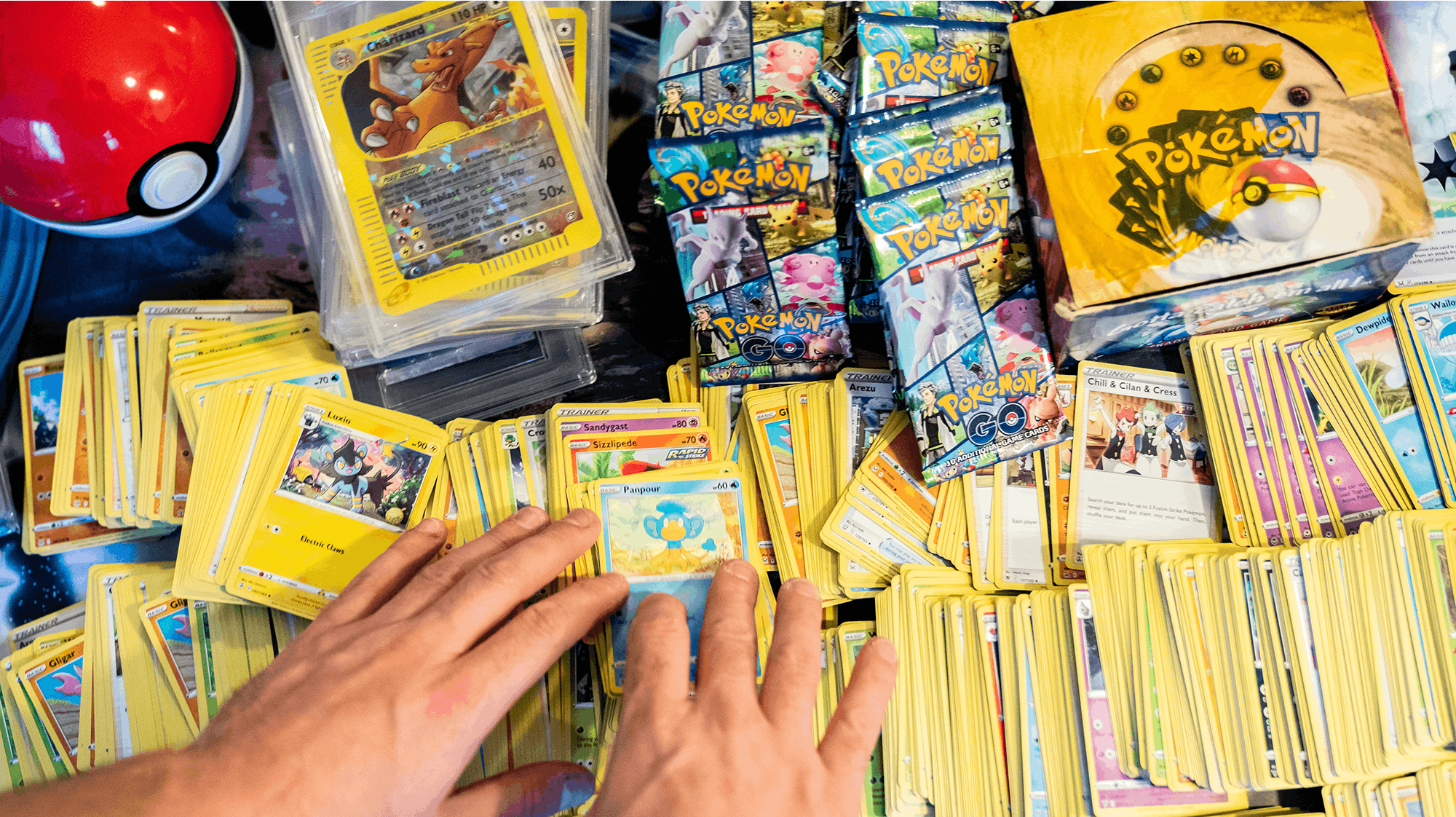 Pokémon-kort er i høj kurs hos børn, men hos en boghandler i Hornslet tog det ovehånd.