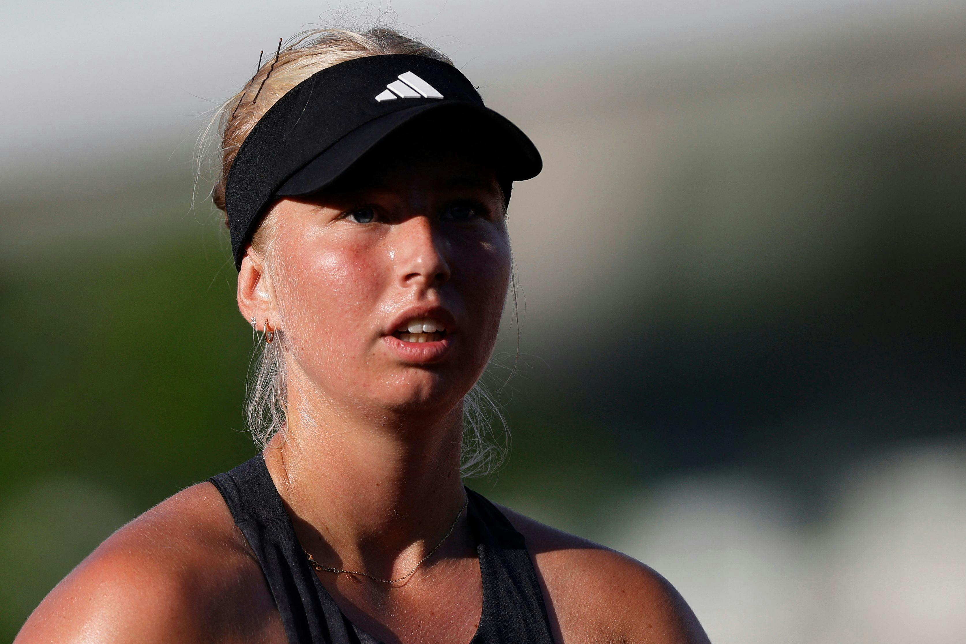 Det var af ubehagelige årsager, at Clara Tauson røg ud af WTA-turneringen i kinesiske Guangzhou.